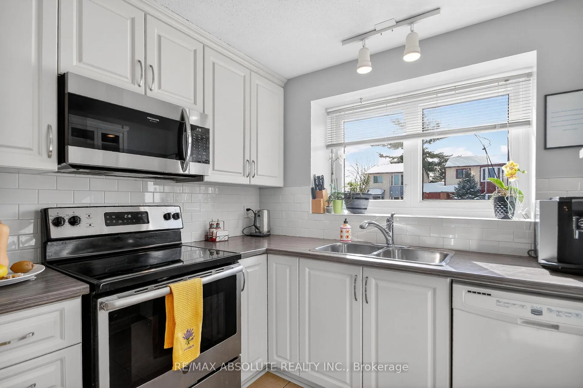 Photo 18 of 24 Whelan Drive, Ottawa, Barrhaven - Pheasant Run — HOMEH