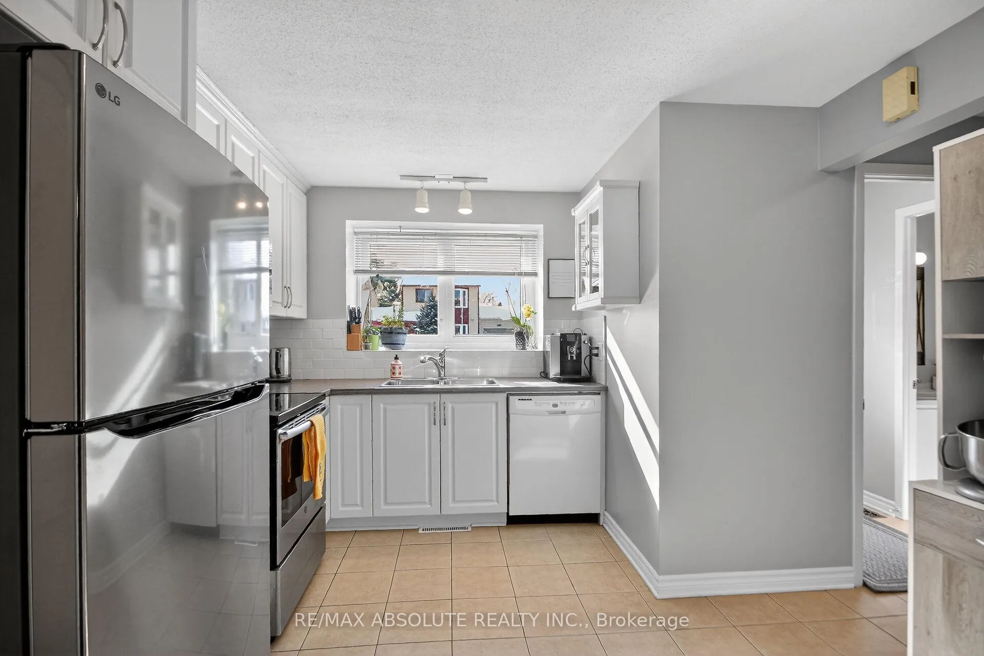 Photo 19 of 24 Whelan Drive, Ottawa, Barrhaven - Pheasant Run — HOMEH
