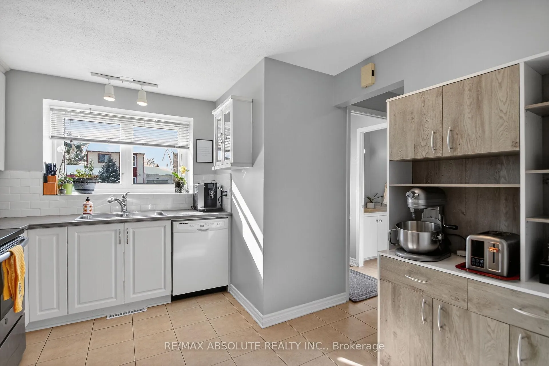 Photo 20 of 24 Whelan Drive, Ottawa, Barrhaven - Pheasant Run — HOMEH