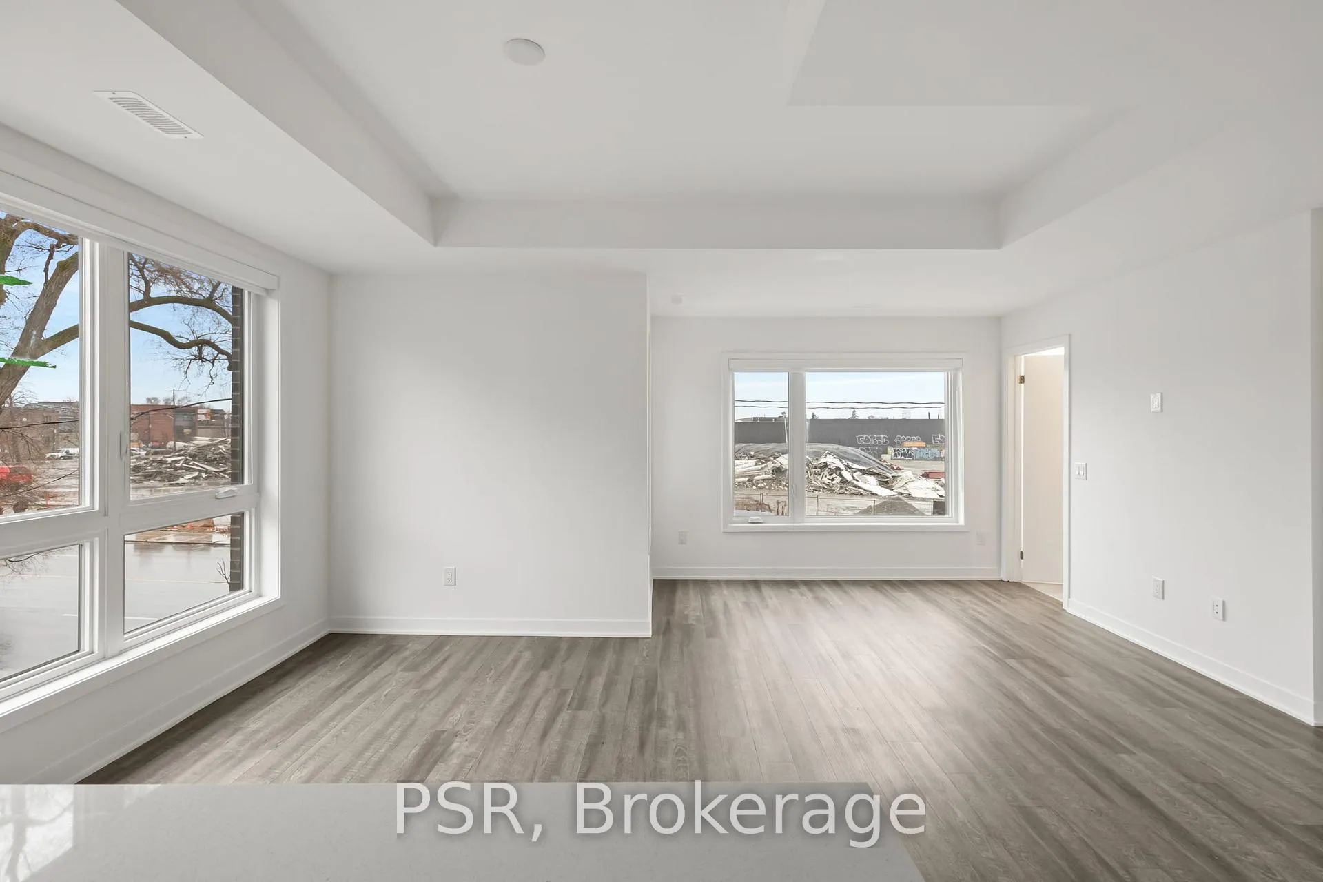 Photo 4 of Unit TH13, 40 Ed Clark Gardens Boulevard, Toronto, Weston-Pellam Park — HOMEH