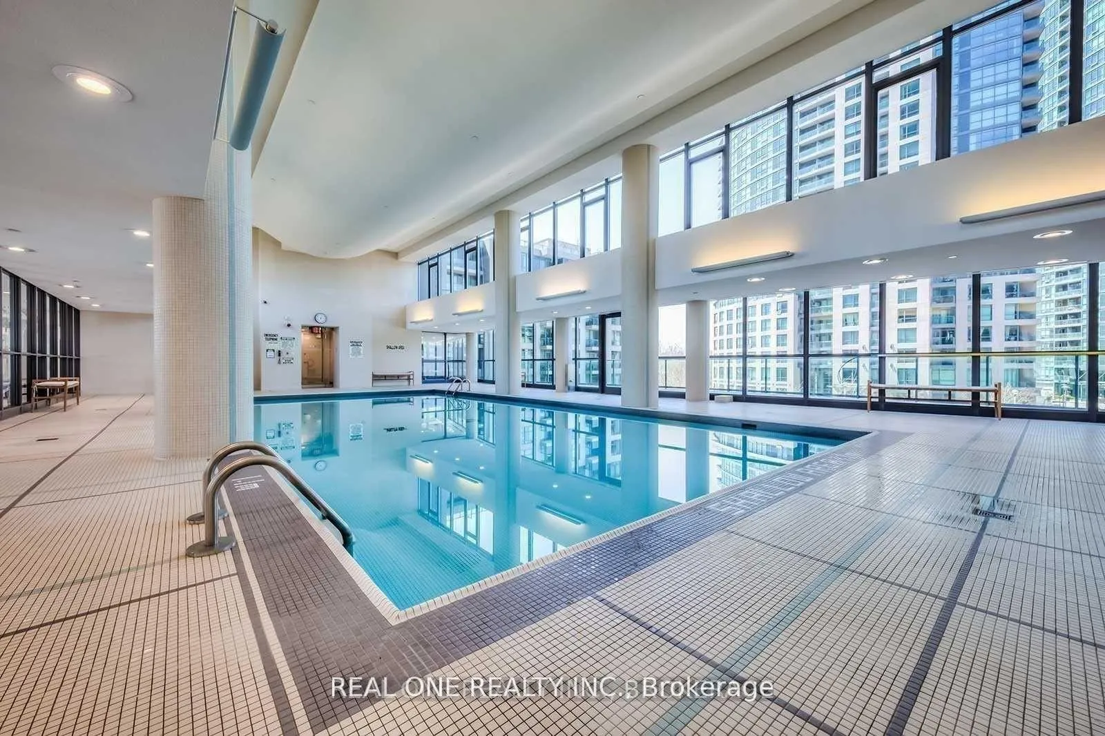 Photo 3 of Unit 1072, 209 Fort York Boulevard, Toronto, Waterfront Communities — HOMEH