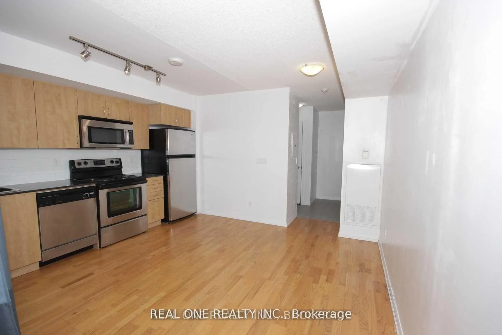 Photo 6 of Unit 1072, 209 Fort York Boulevard, Toronto, Waterfront Communities — HOMEH