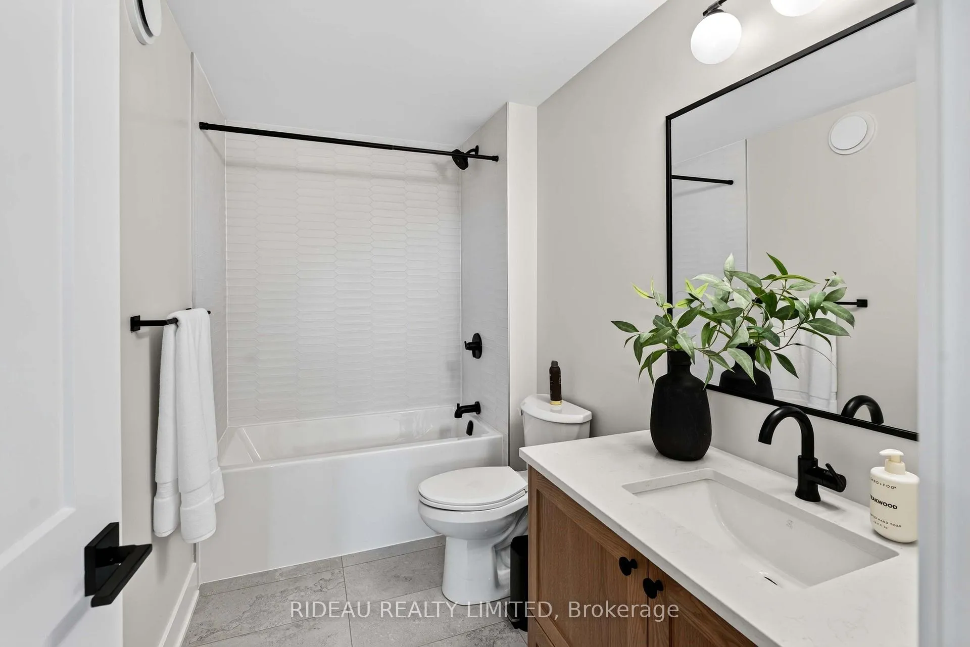 Photo 34 of 126 Hearthside Drive, Westport — HOMEH