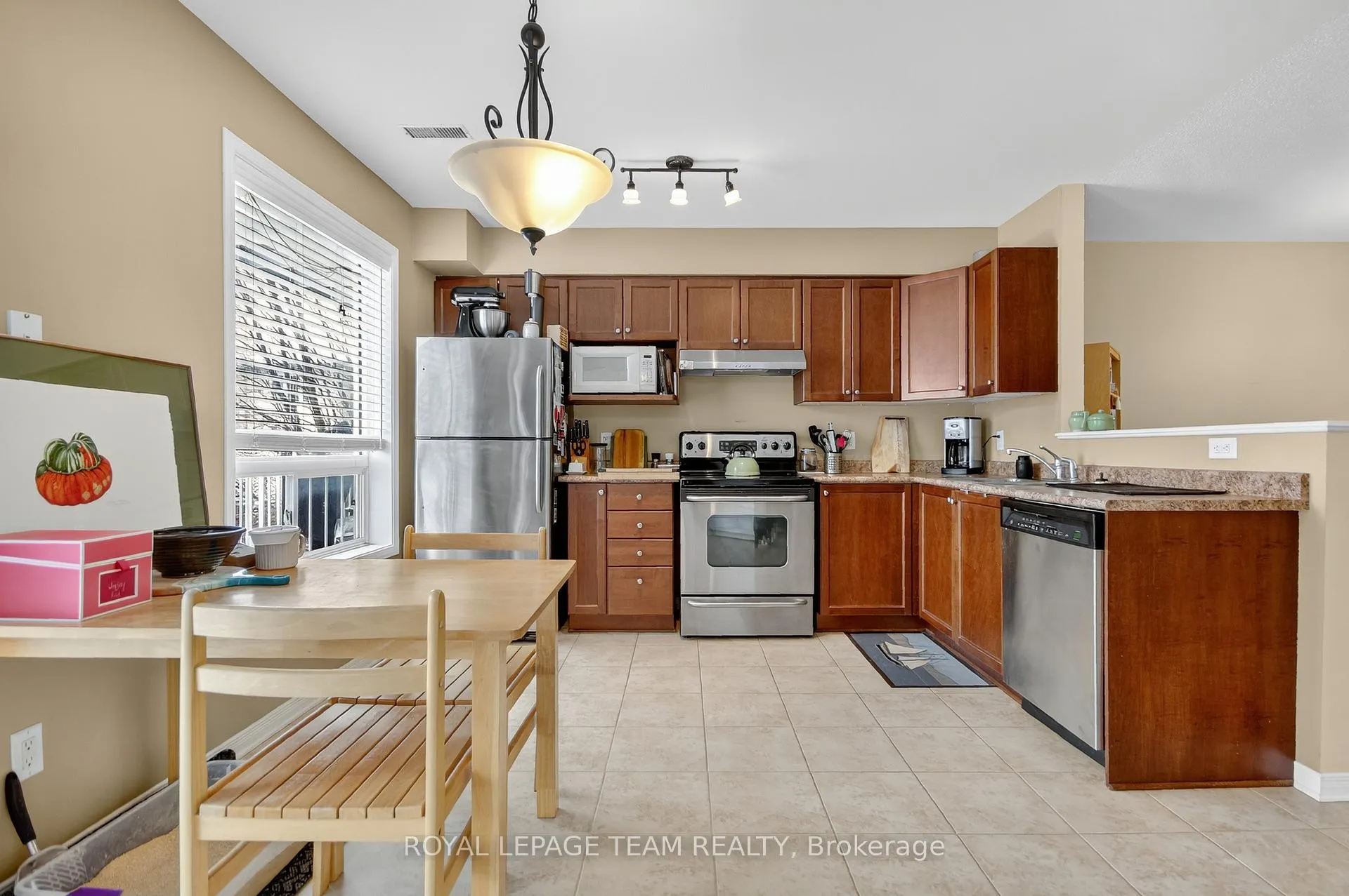 Photo 22 of 145 Wharhol Private, Ottawa, Westcliffe Estates — HOMEH