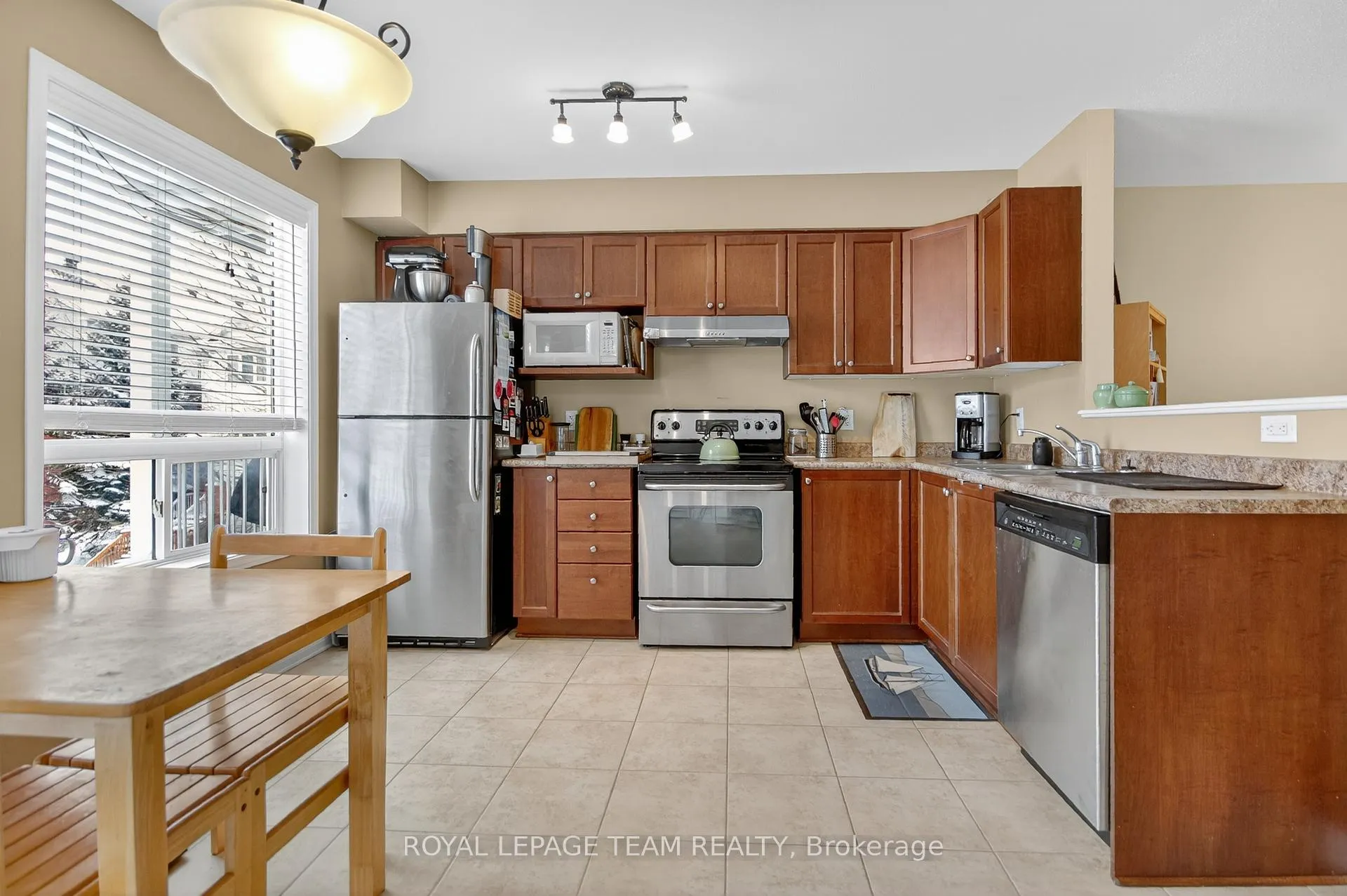 Photo 23 of 145 Wharhol Private, Ottawa, Westcliffe Estates — HOMEH
