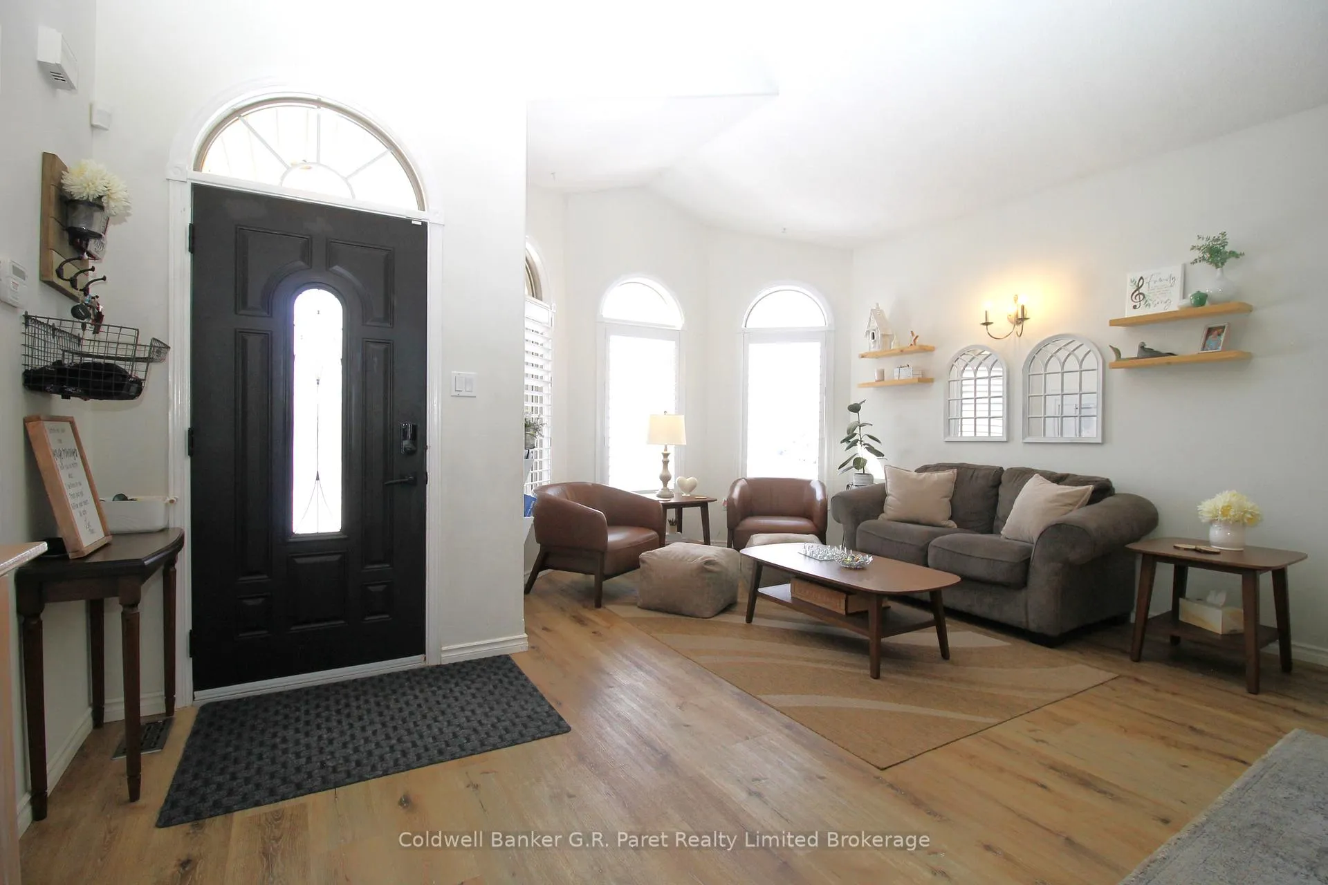 Photo 6 of 32 Macdonald Crescent, Brantford — HOMEH