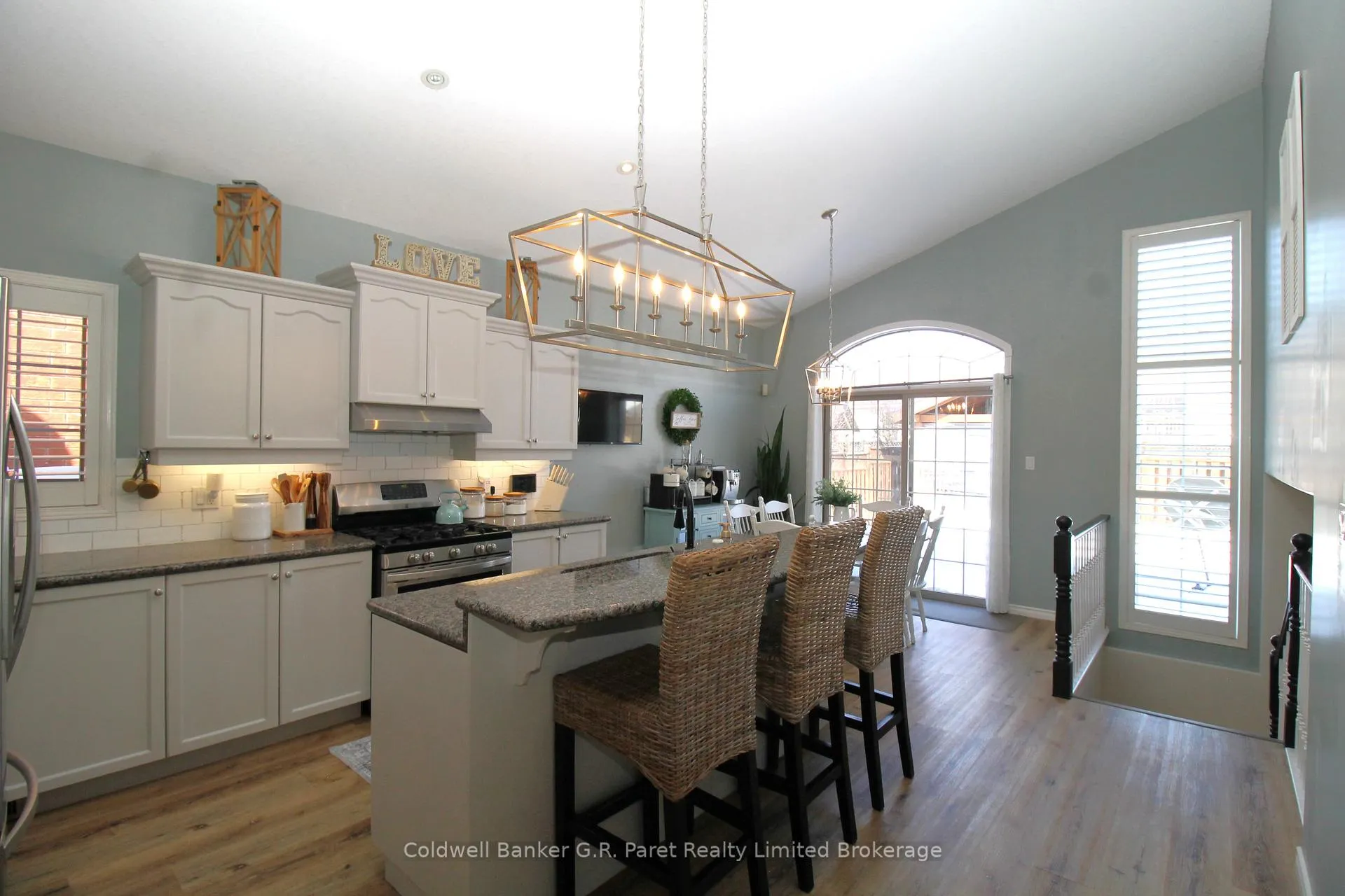 Photo 10 of 32 Macdonald Crescent, Brantford — HOMEH