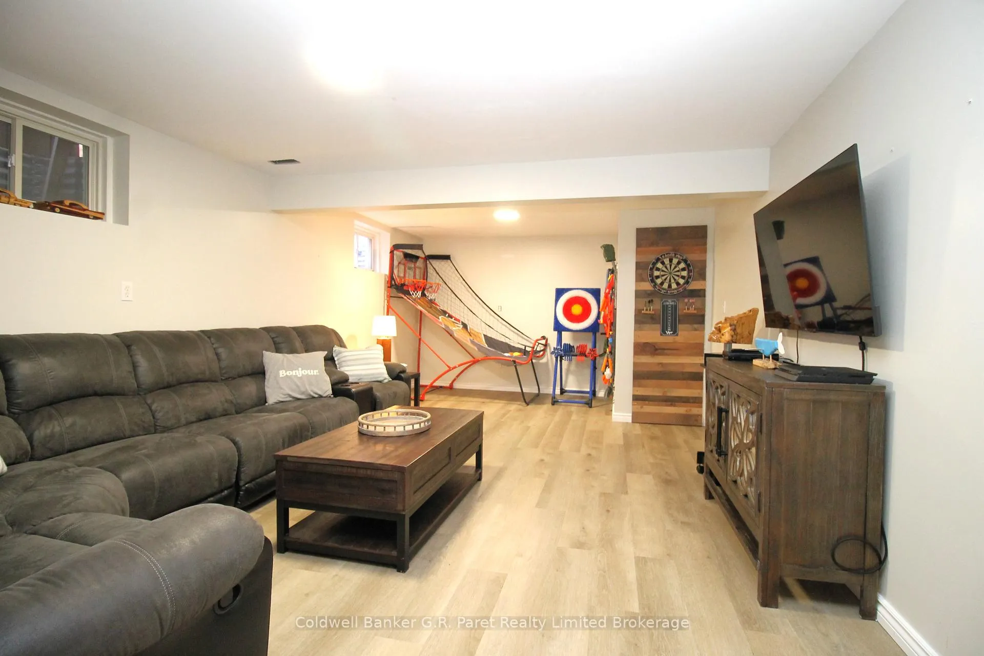 Photo 25 of 32 Macdonald Crescent, Brantford — HOMEH