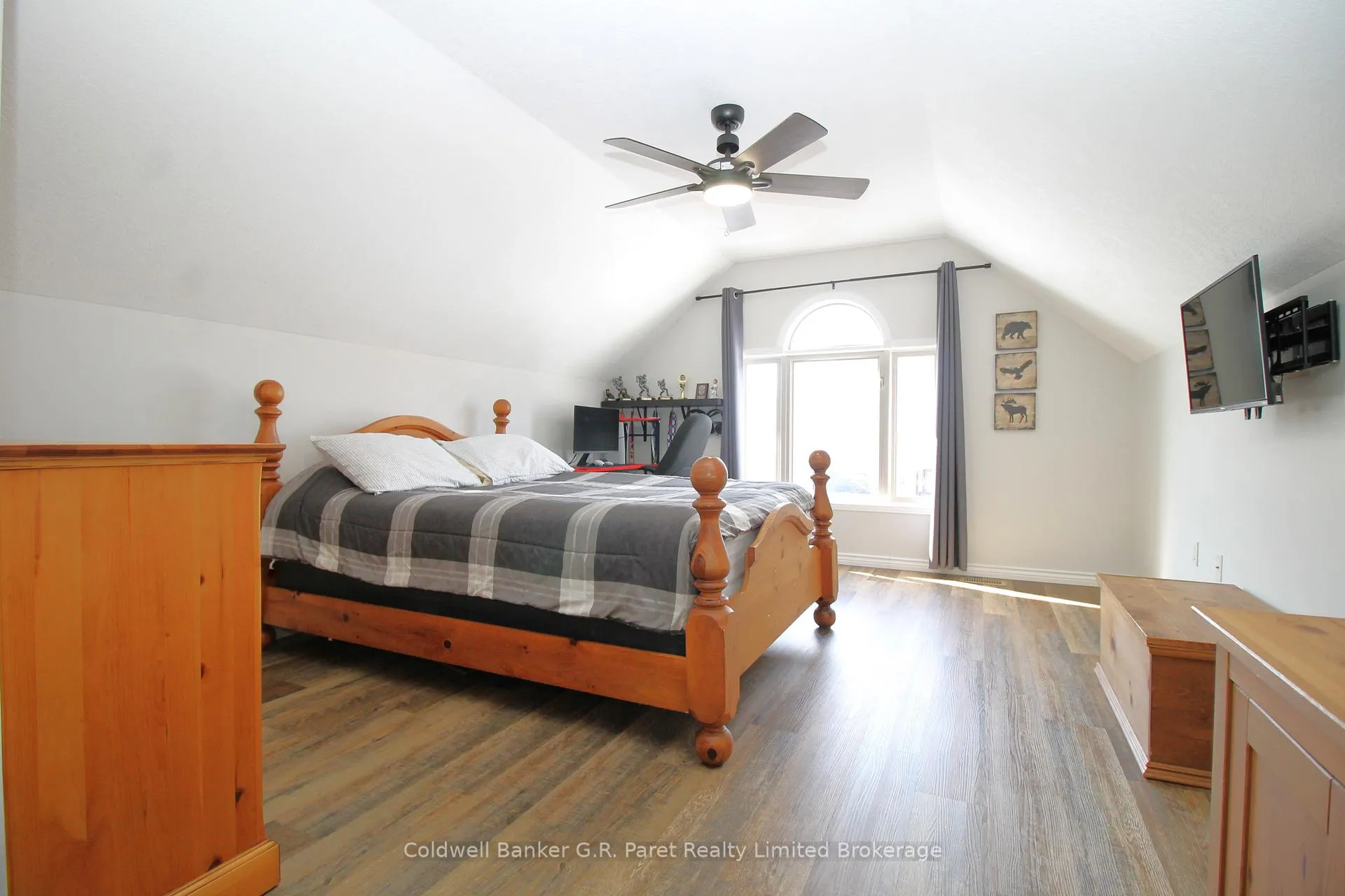 Photo 29 of 32 Macdonald Crescent, Brantford — HOMEH