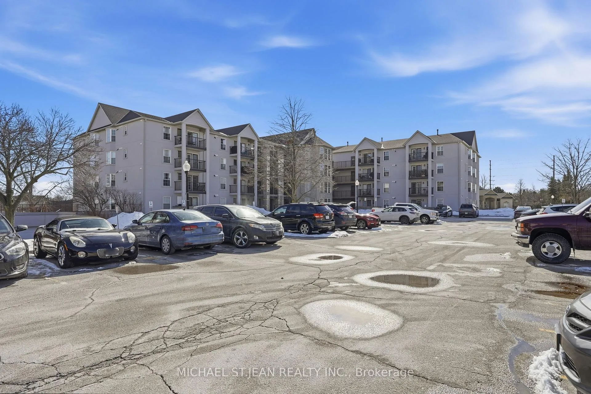 Photo 2 of Unit 213, 1411 Walker's Line, Burlington, Tansley — HOMEH