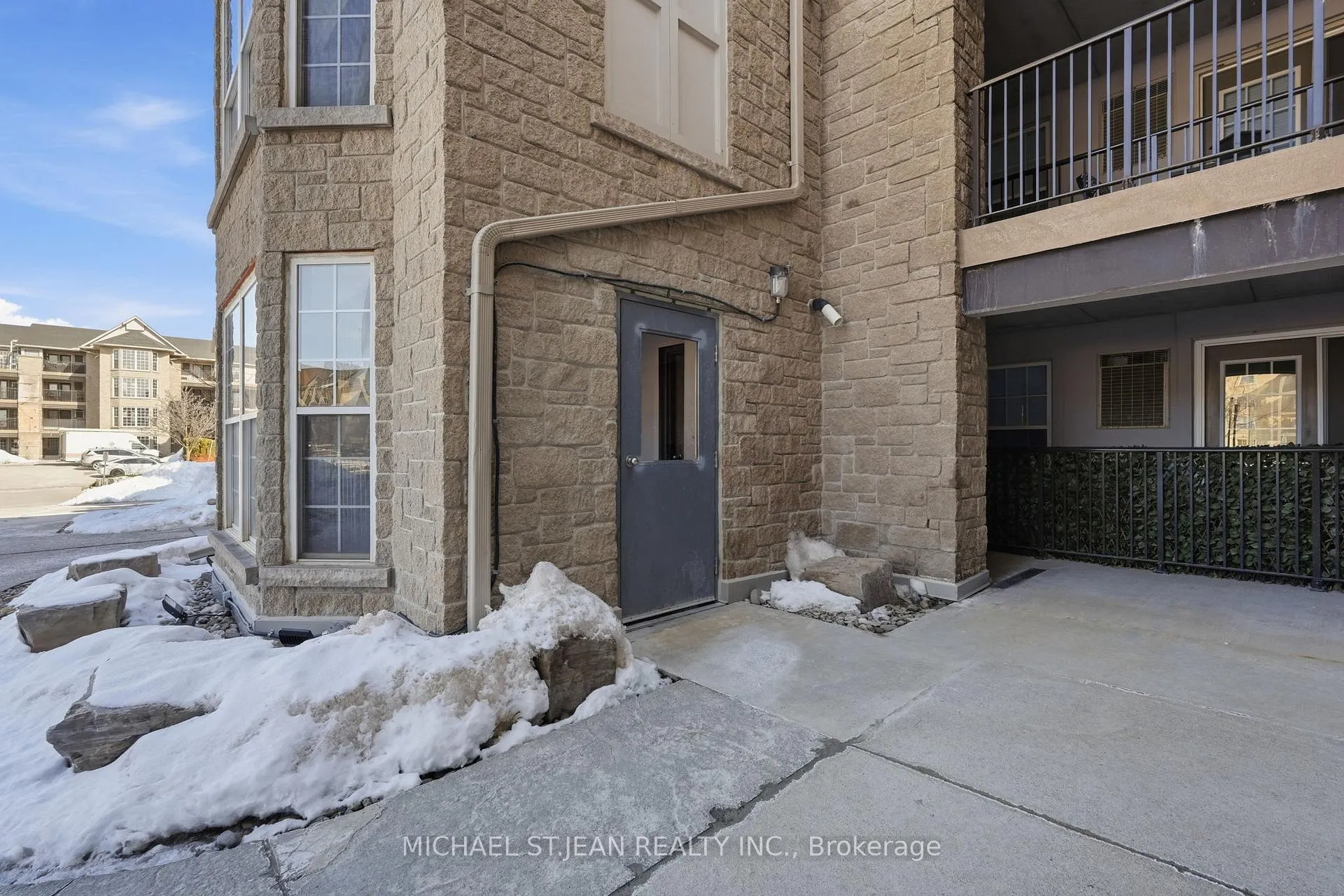 Photo 3 of Unit 213, 1411 Walker's Line, Burlington, Tansley — HOMEH