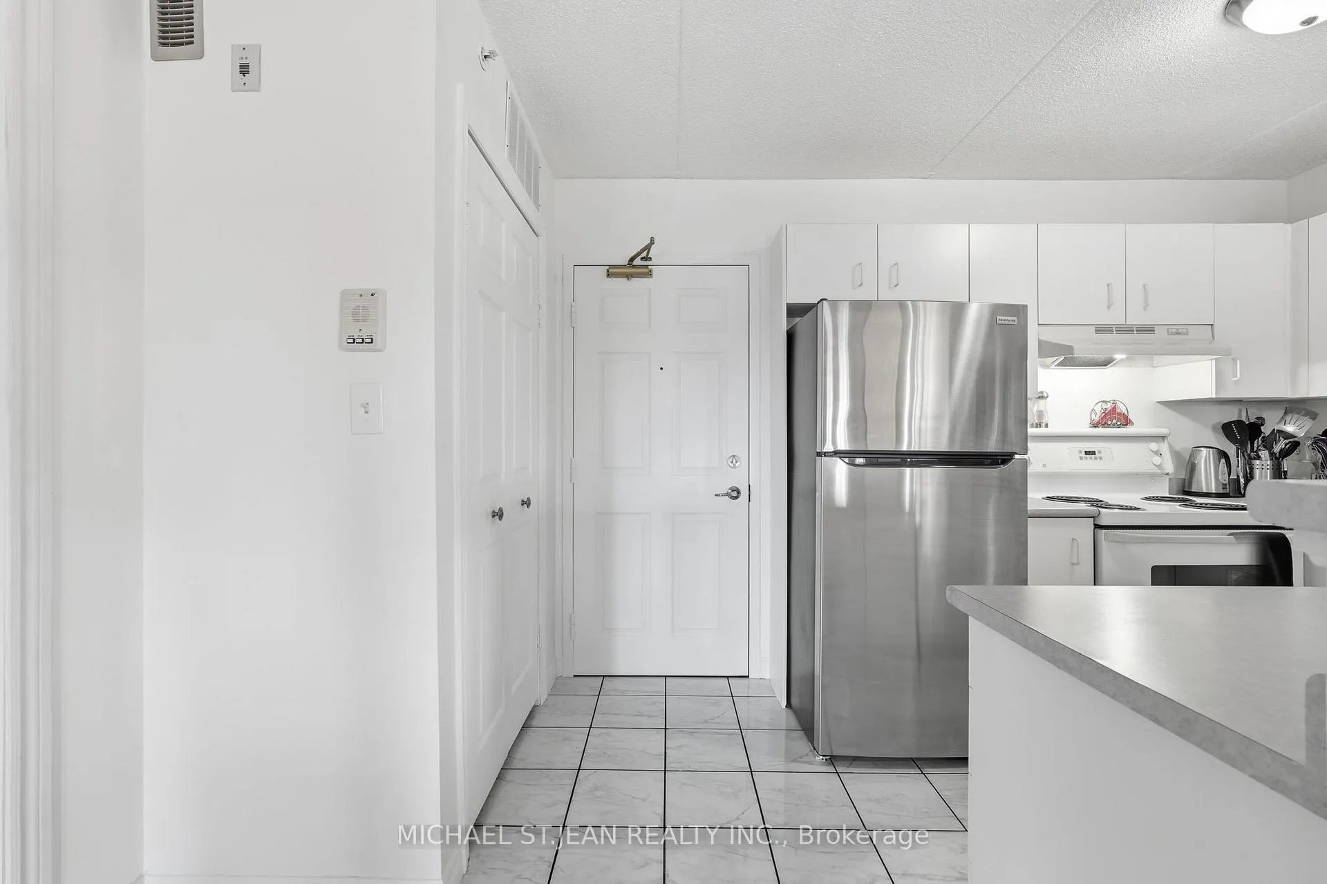 Photo 6 of Unit 213, 1411 Walker's Line, Burlington, Tansley — HOMEH