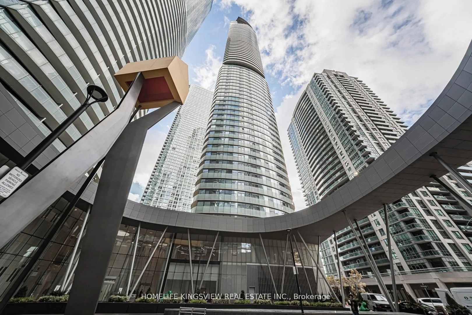 Photo 3 of Unit 1001, 12 York Street, Toronto, Waterfront Communities — HOMEH