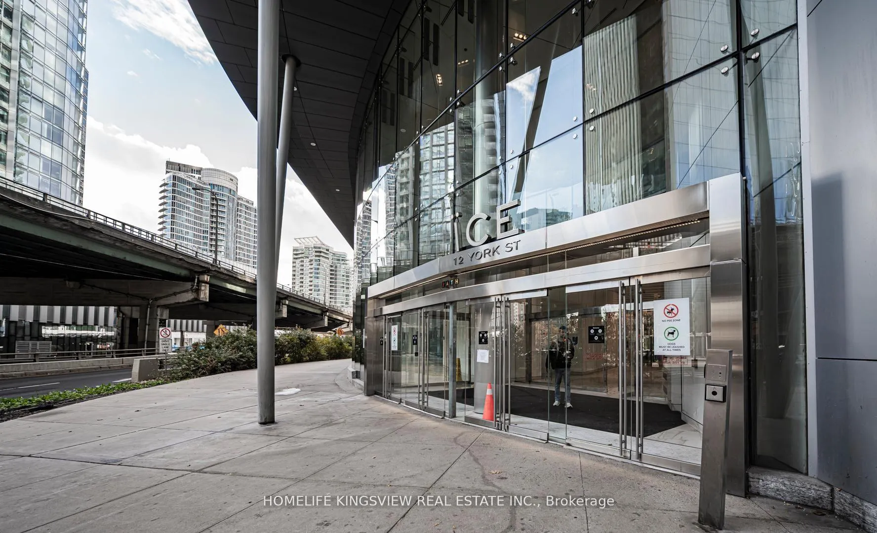 Photo 5 of Unit 1001, 12 York Street, Toronto, Waterfront Communities — HOMEH