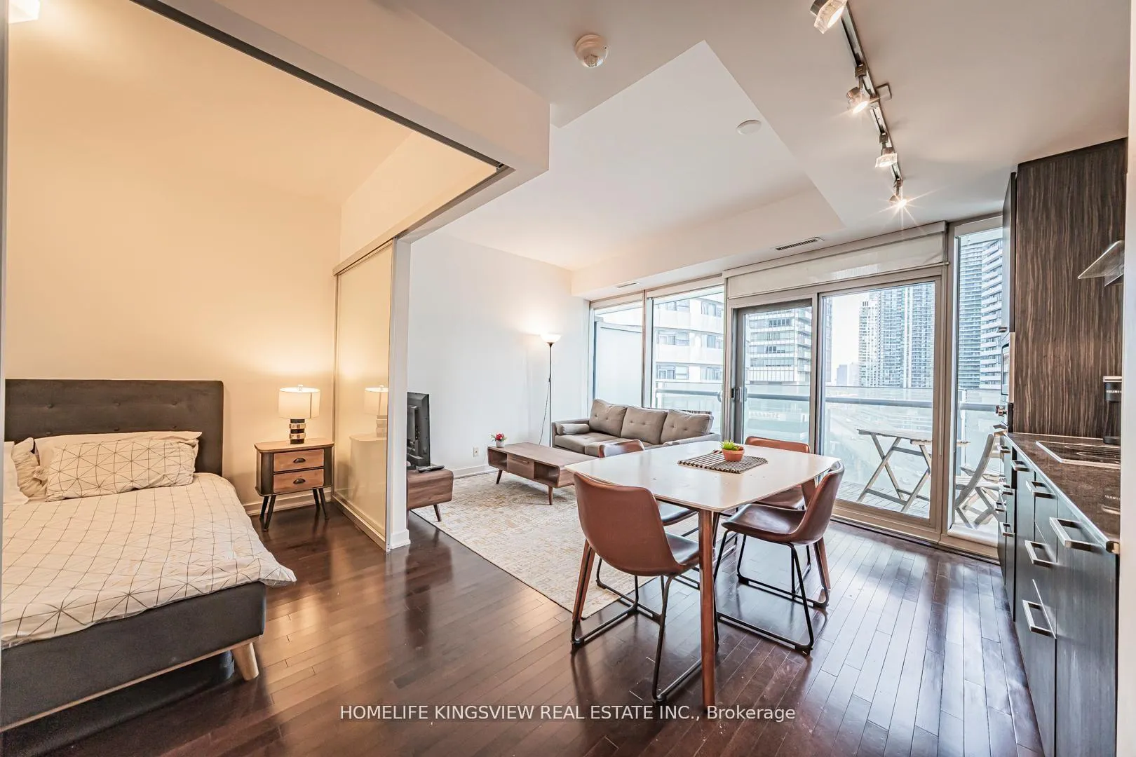 Photo 10 of Unit 1001, 12 York Street, Toronto, Waterfront Communities — HOMEH