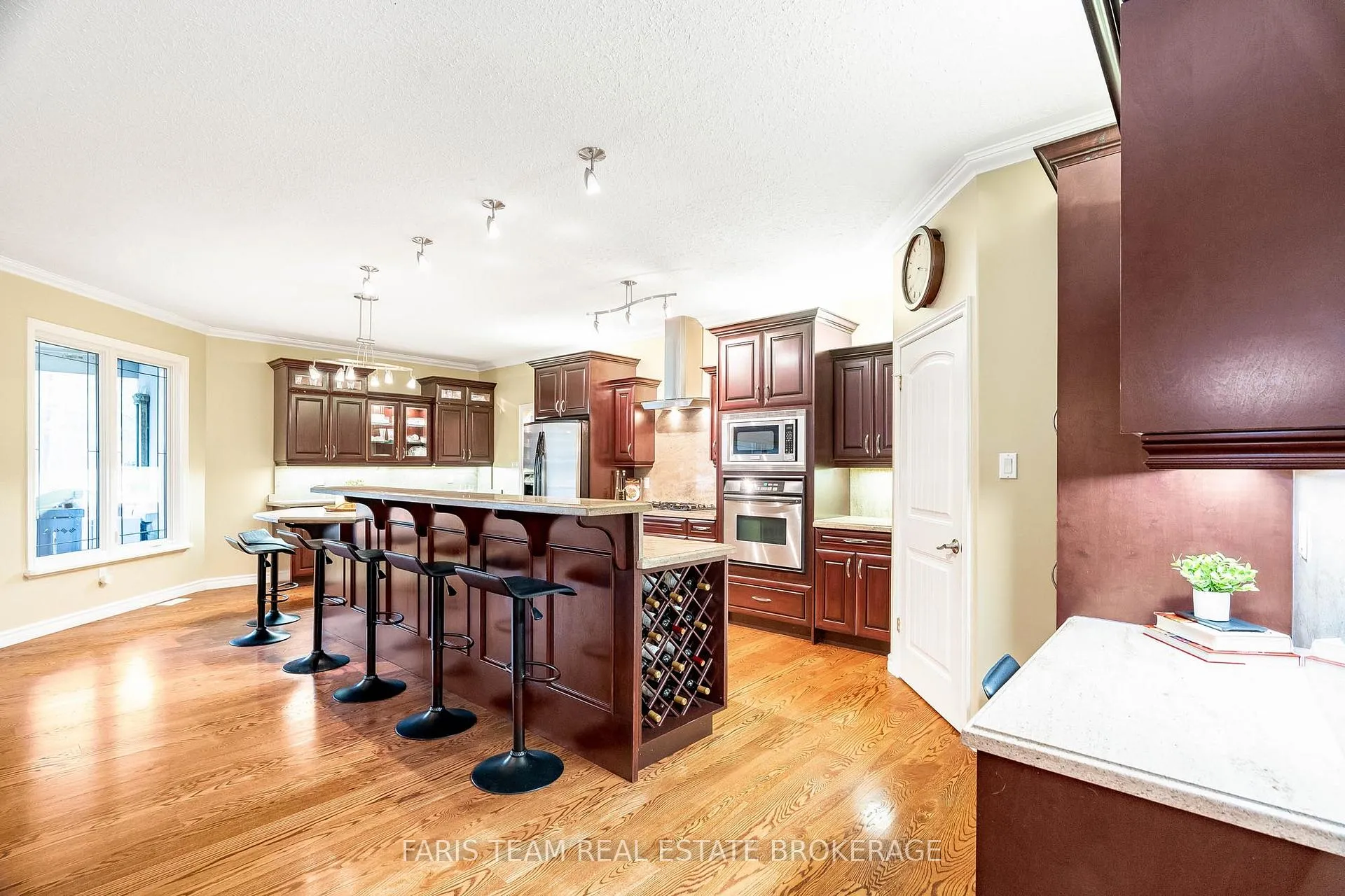 Photo 7 of 138 Knox Road E, Wasaga Beach — HOMEH