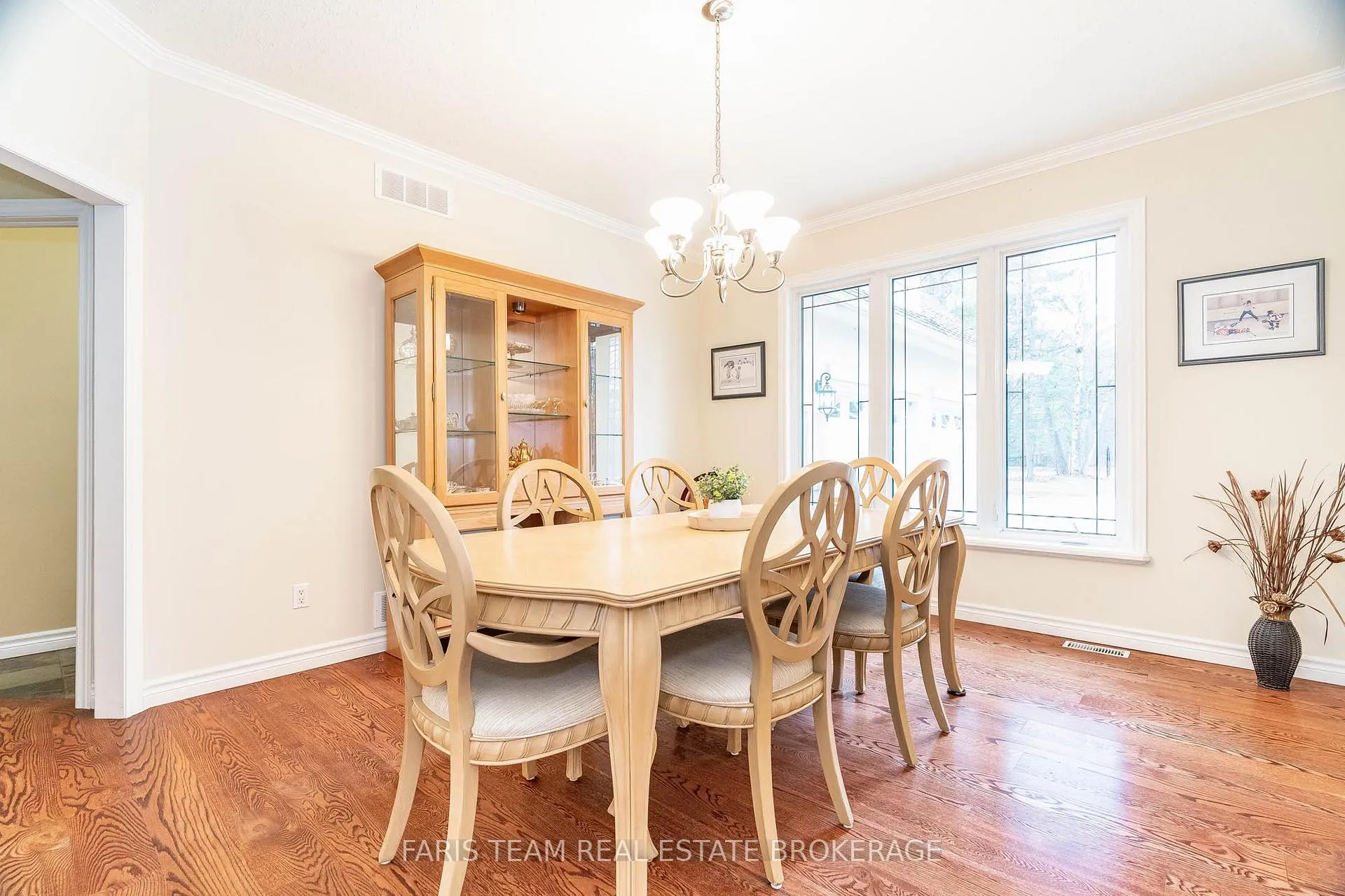 Photo 10 of 138 Knox Road E, Wasaga Beach — HOMEH