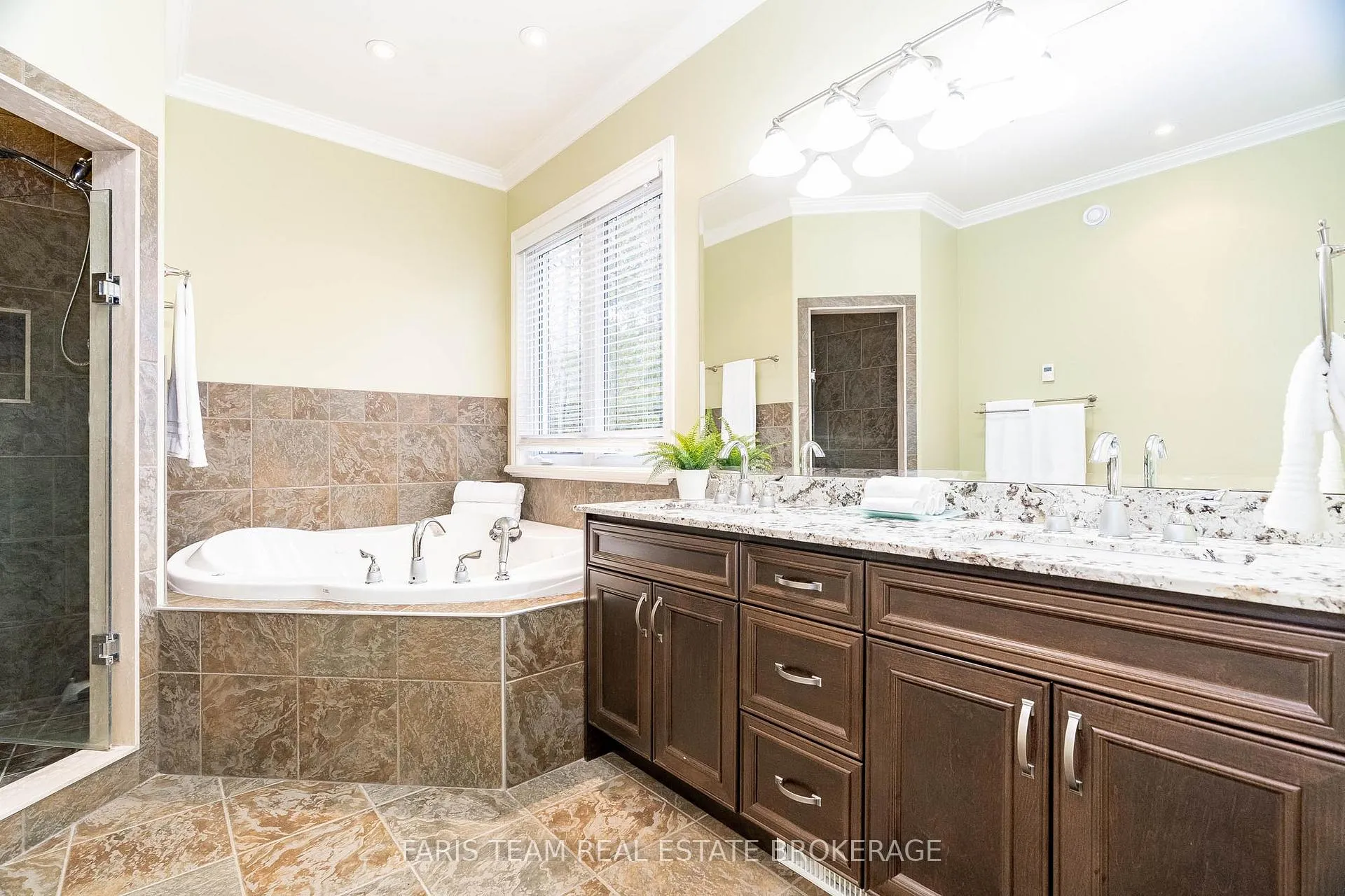 Photo 14 of 138 Knox Road E, Wasaga Beach — HOMEH