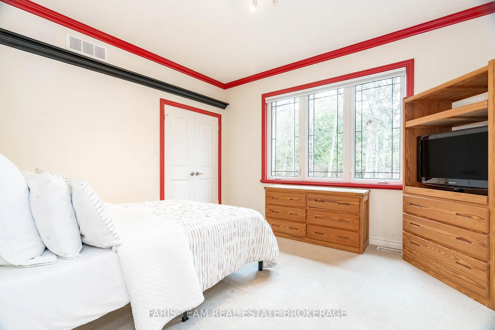 Photo 17 of 138 Knox Road E, Wasaga Beach — HOMEH