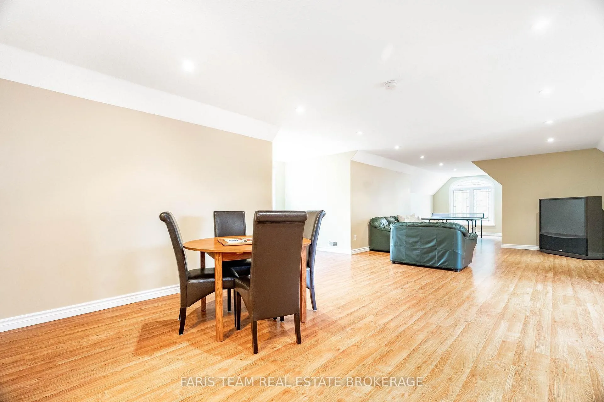 Photo 22 of 138 Knox Road E, Wasaga Beach — HOMEH