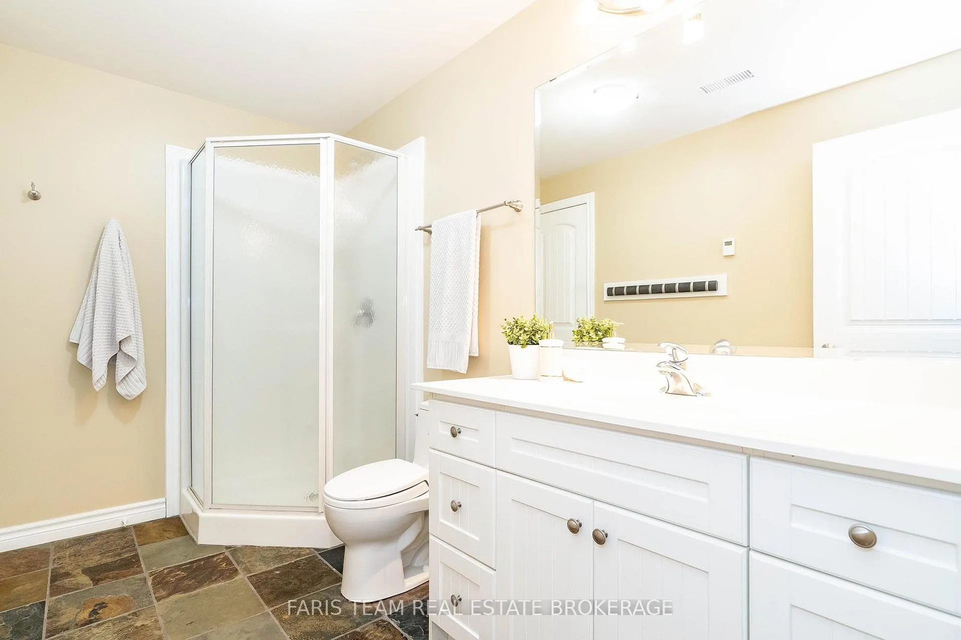 Photo 29 of 138 Knox Road E, Wasaga Beach — HOMEH