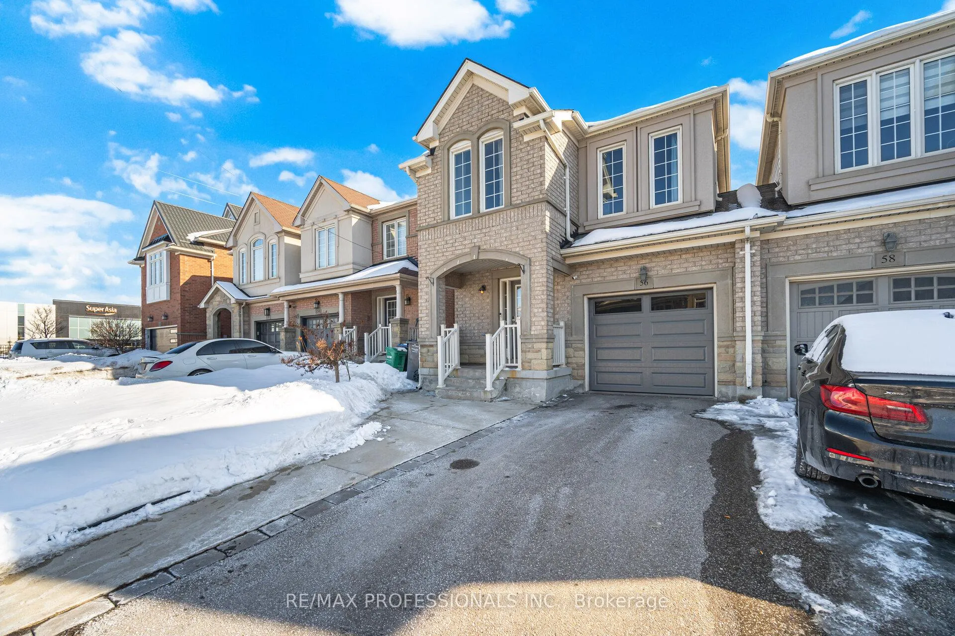 Photo 3 of 56 Lightcatcher Circle, Brampton, Bram East — HOMEH