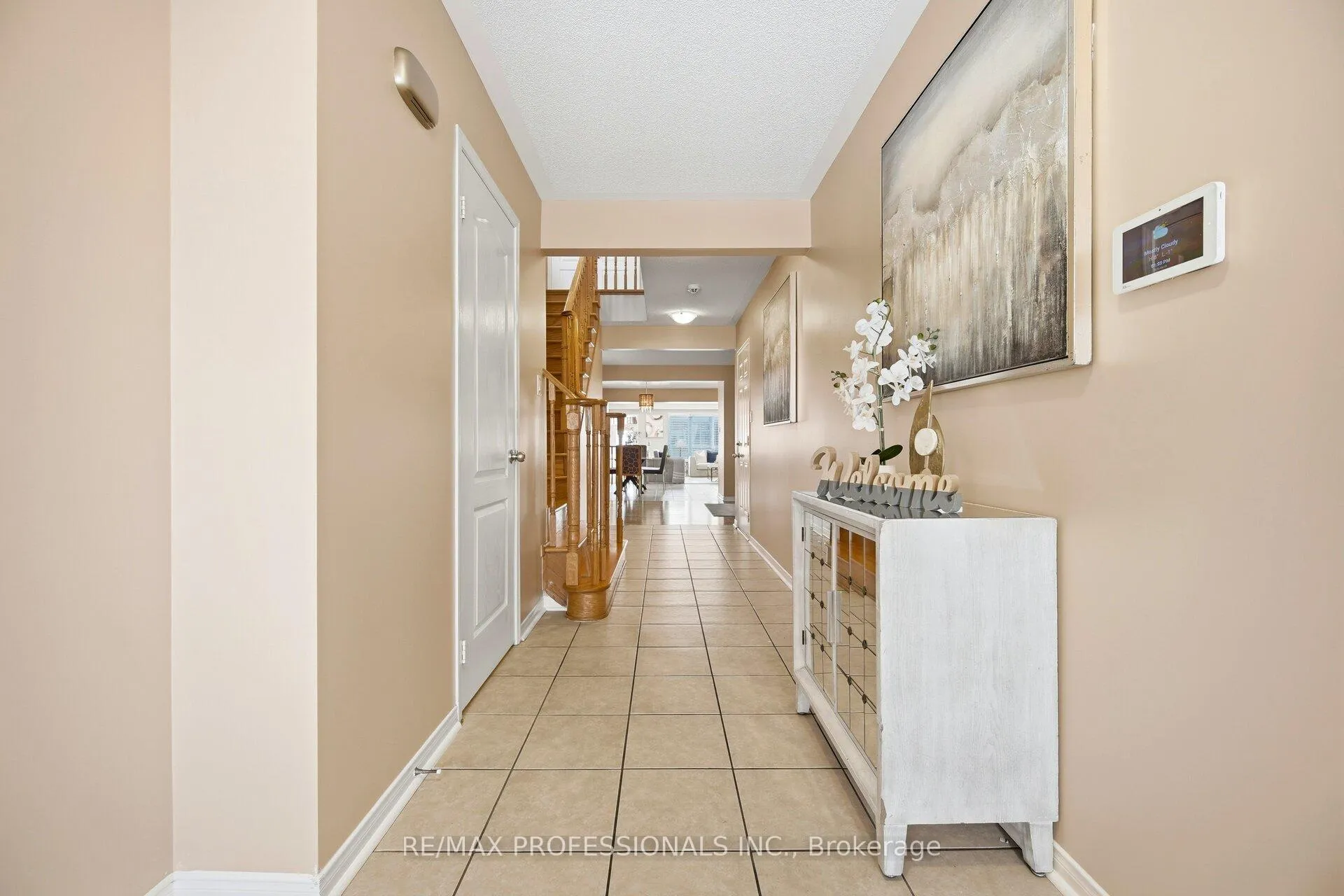 Photo 5 of 56 Lightcatcher Circle, Brampton, Bram East — HOMEH