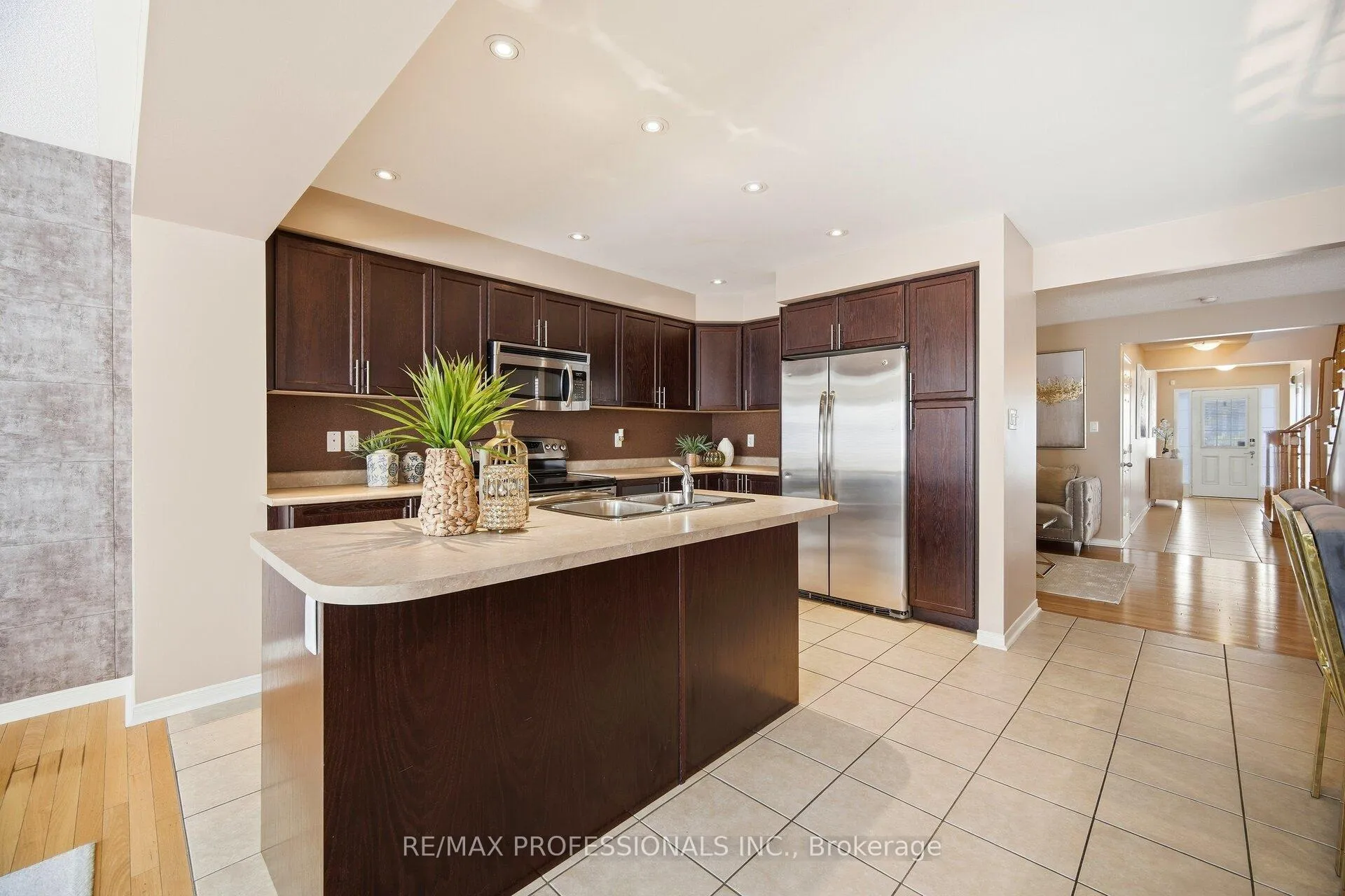 Photo 12 of 56 Lightcatcher Circle, Brampton, Bram East — HOMEH