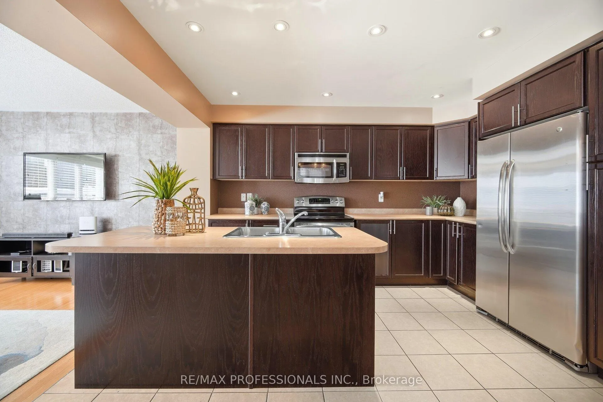 Photo 13 of 56 Lightcatcher Circle, Brampton, Bram East — HOMEH