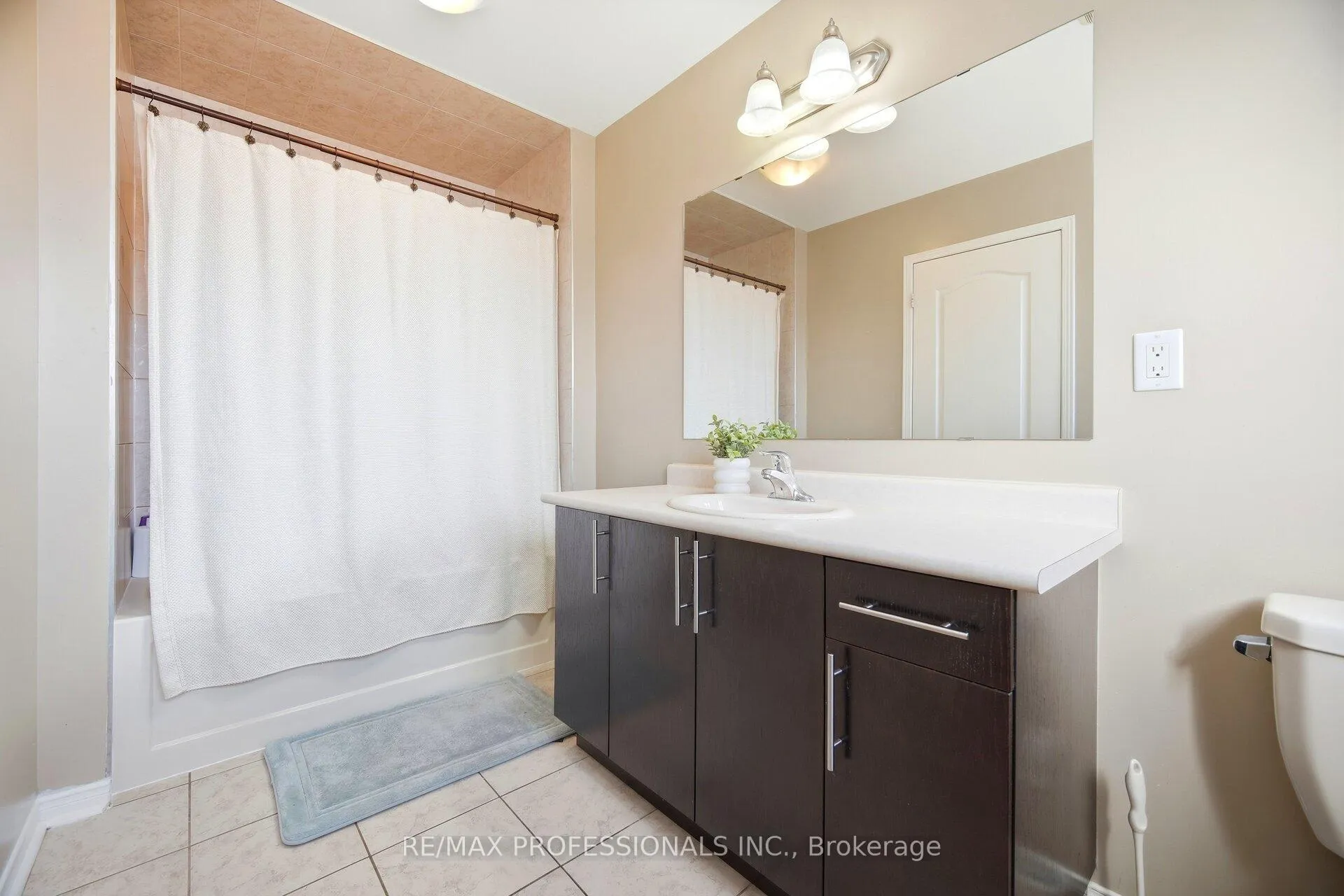 Photo 25 of 56 Lightcatcher Circle, Brampton, Bram East — HOMEH