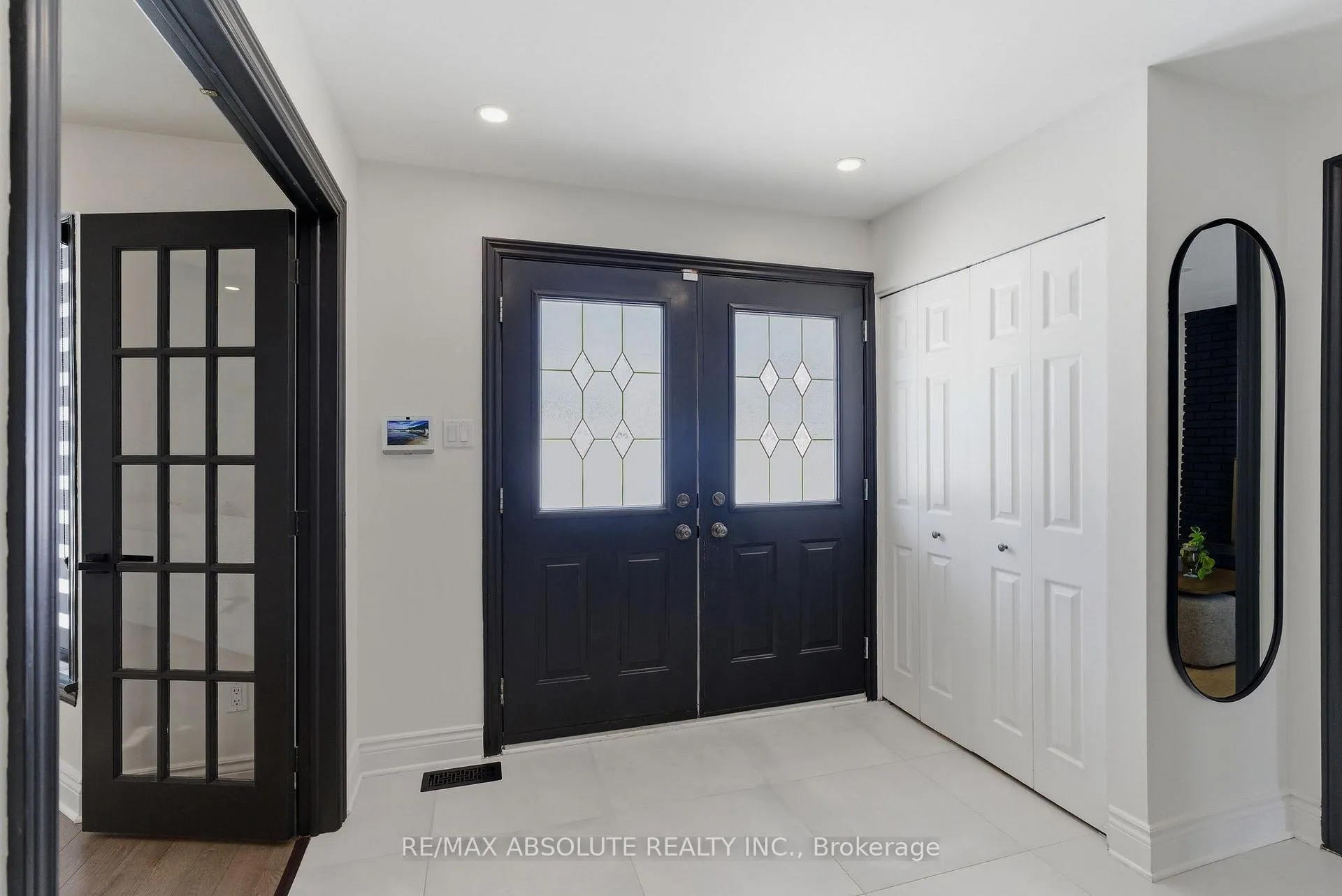 Photo 3 of 13 Weatherwood Crescent, Ottawa, Pineglen/Country Place — HOMEH