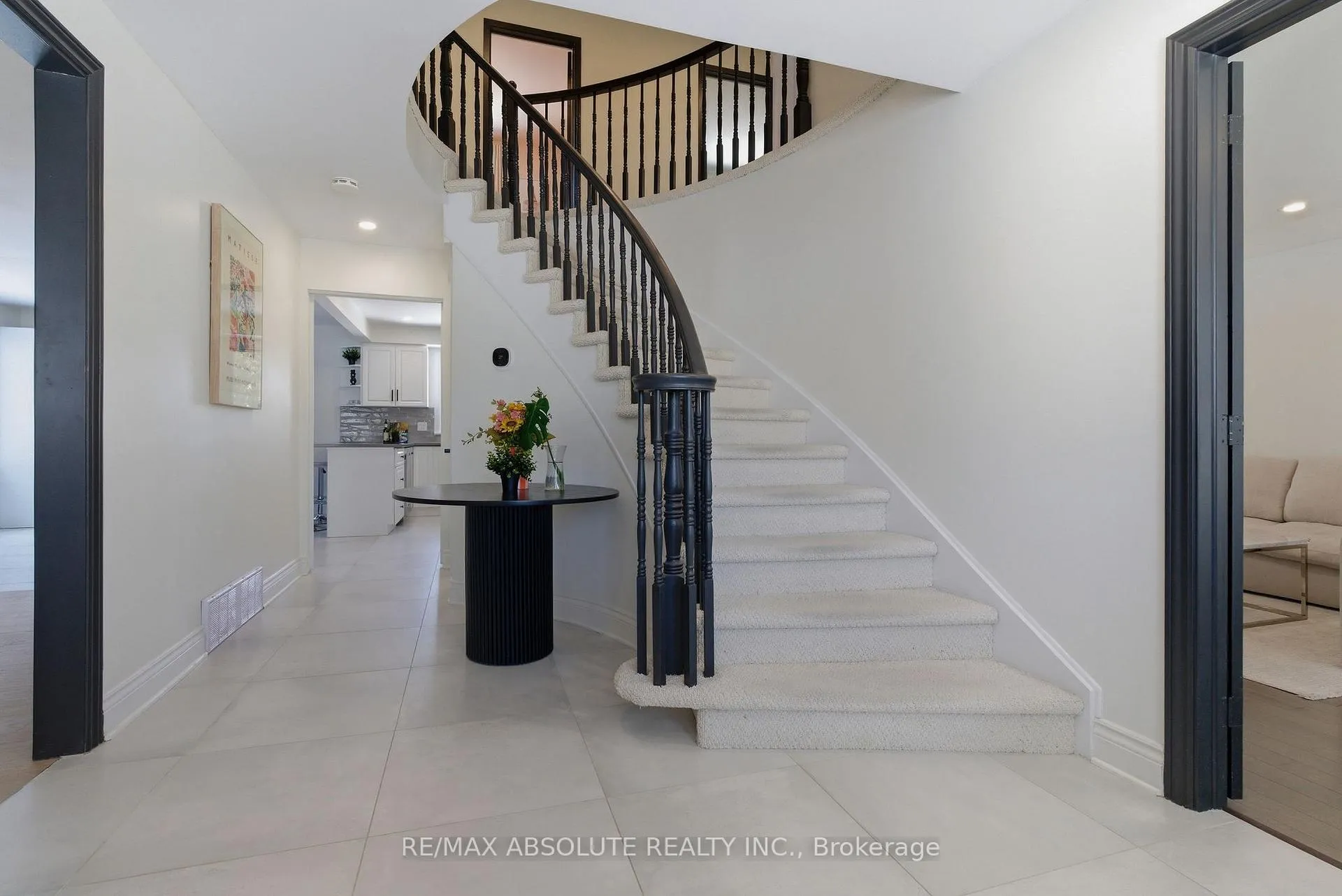 Photo 4 of 13 Weatherwood Crescent, Ottawa, Pineglen/Country Place — HOMEH