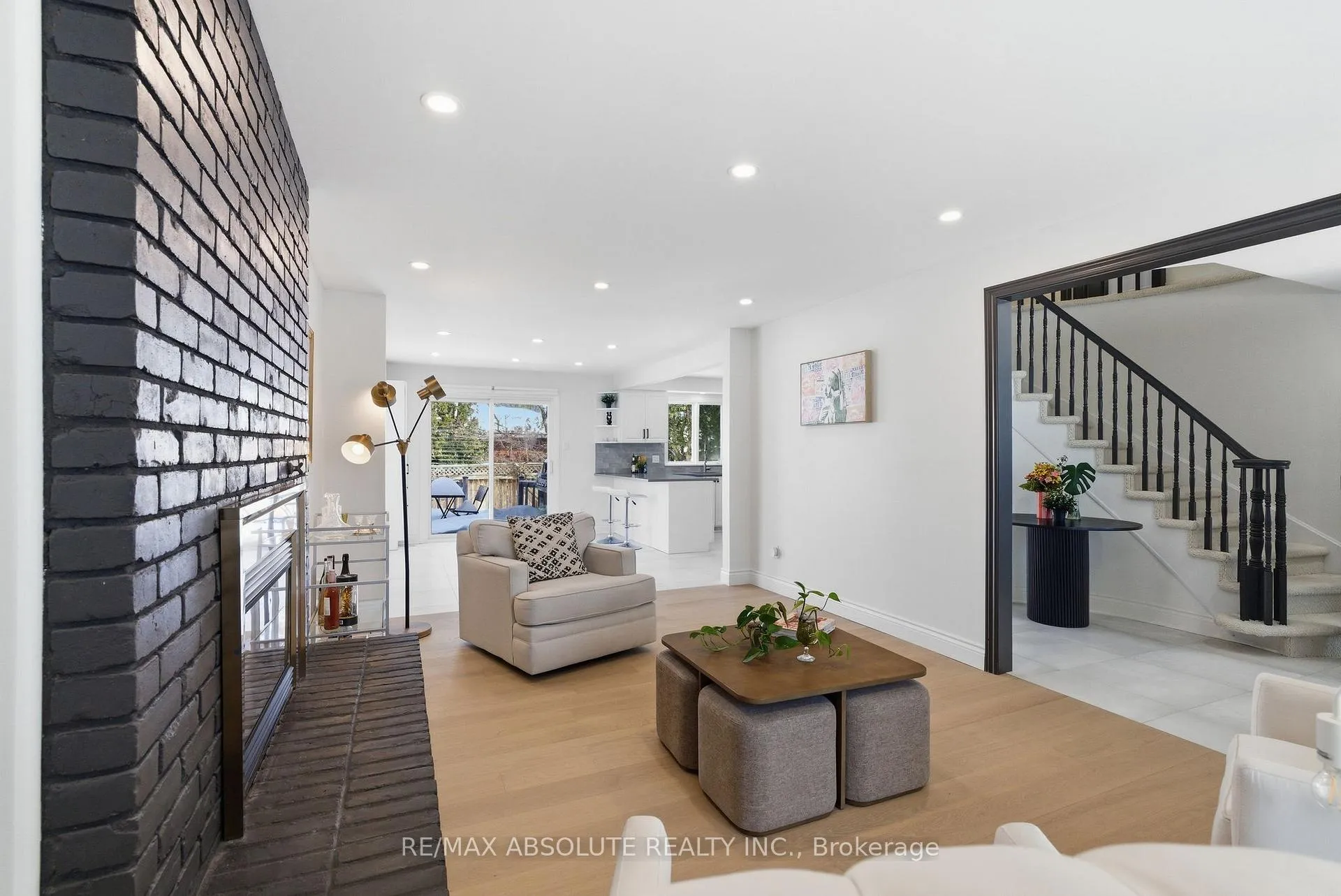 Photo 7 of 13 Weatherwood Crescent, Ottawa, Pineglen/Country Place — HOMEH