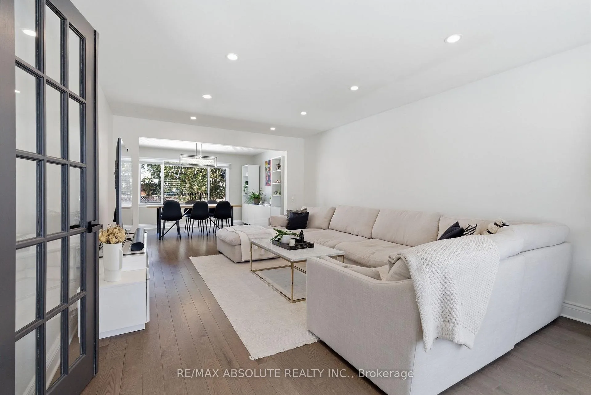 Photo 9 of 13 Weatherwood Crescent, Ottawa, Pineglen/Country Place — HOMEH