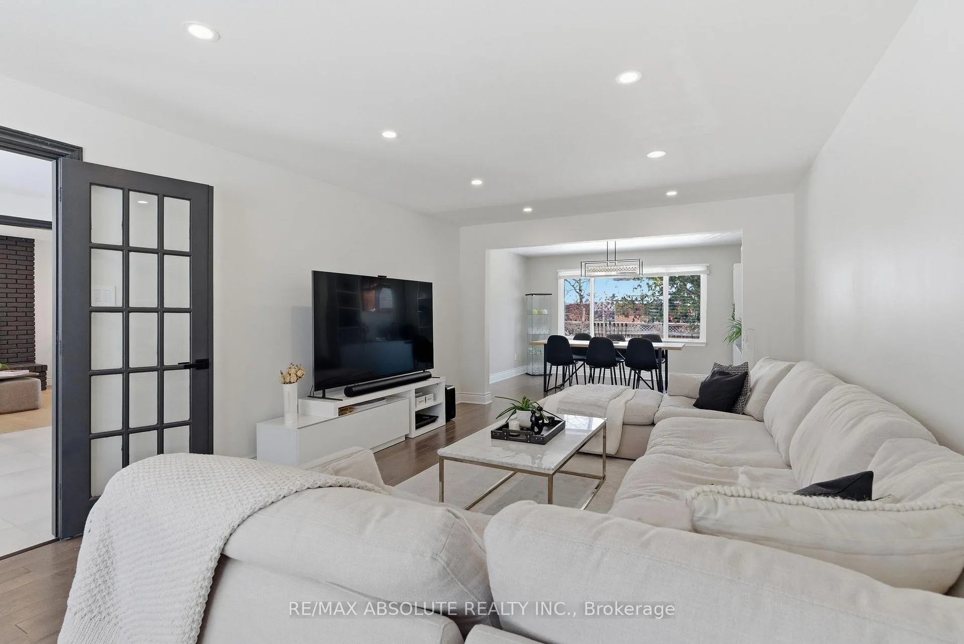 Photo 10 of 13 Weatherwood Crescent, Ottawa, Pineglen/Country Place — HOMEH