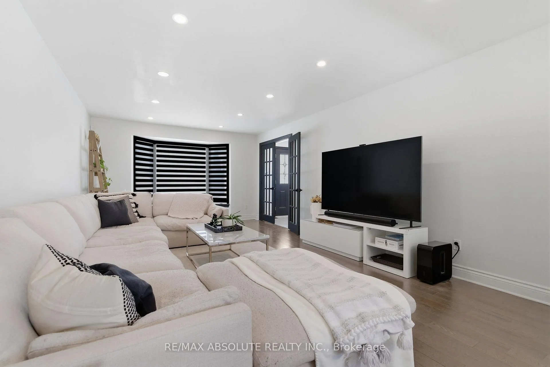 Photo 11 of 13 Weatherwood Crescent, Ottawa, Pineglen/Country Place — HOMEH