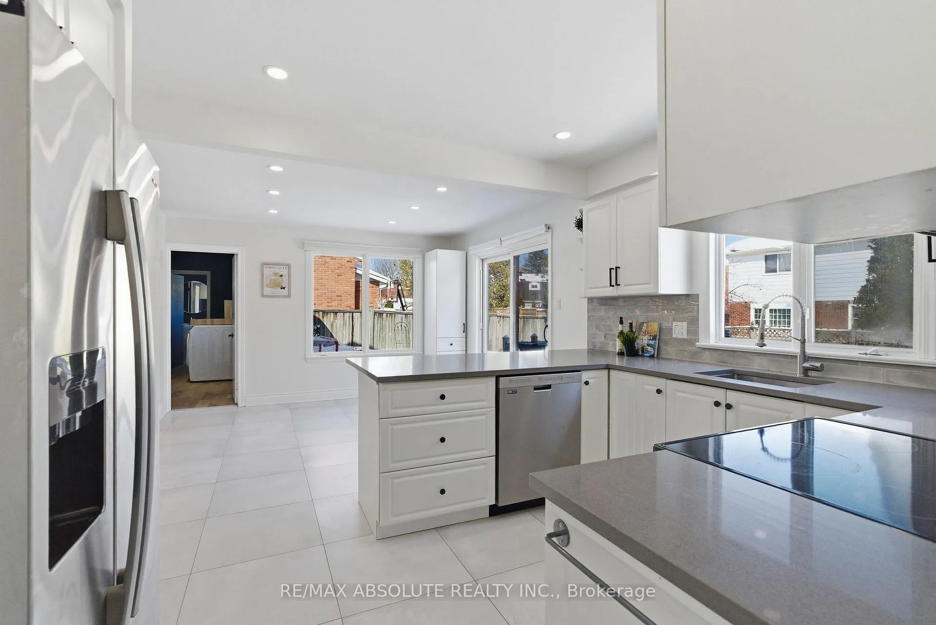 Photo 16 of 13 Weatherwood Crescent, Ottawa, Pineglen/Country Place — HOMEH