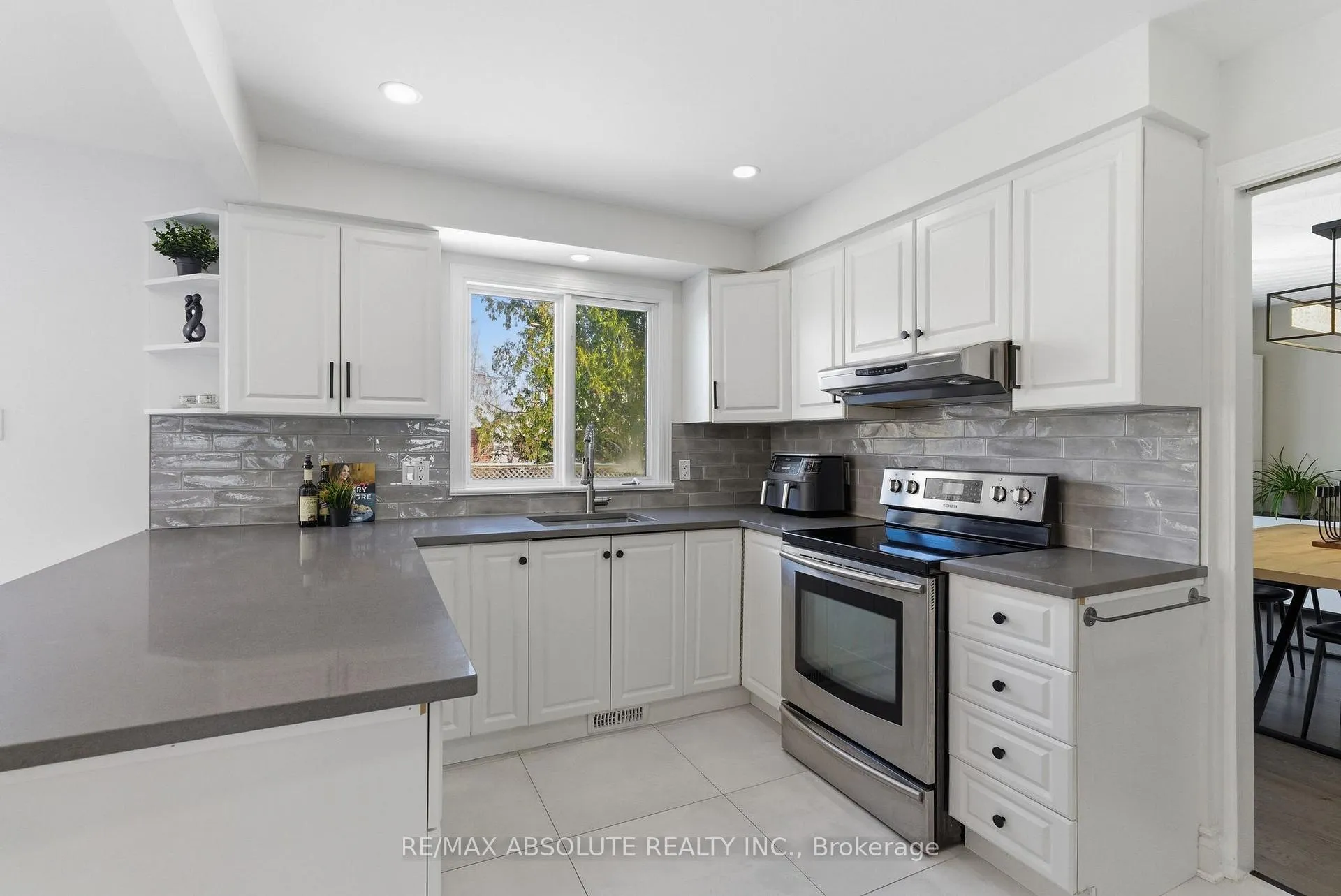 Photo 17 of 13 Weatherwood Crescent, Ottawa, Pineglen/Country Place — HOMEH