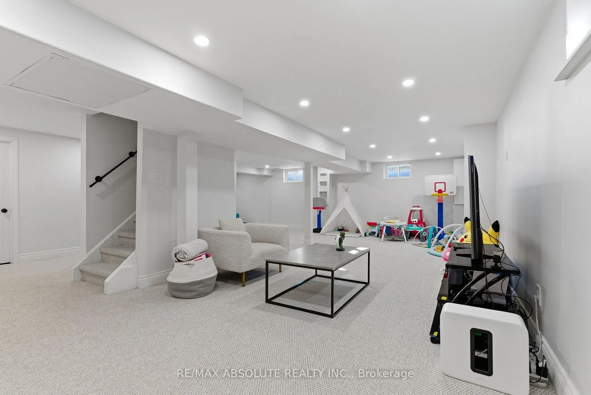 Photo 44 of 13 Weatherwood Crescent, Ottawa, Pineglen/Country Place — HOMEH