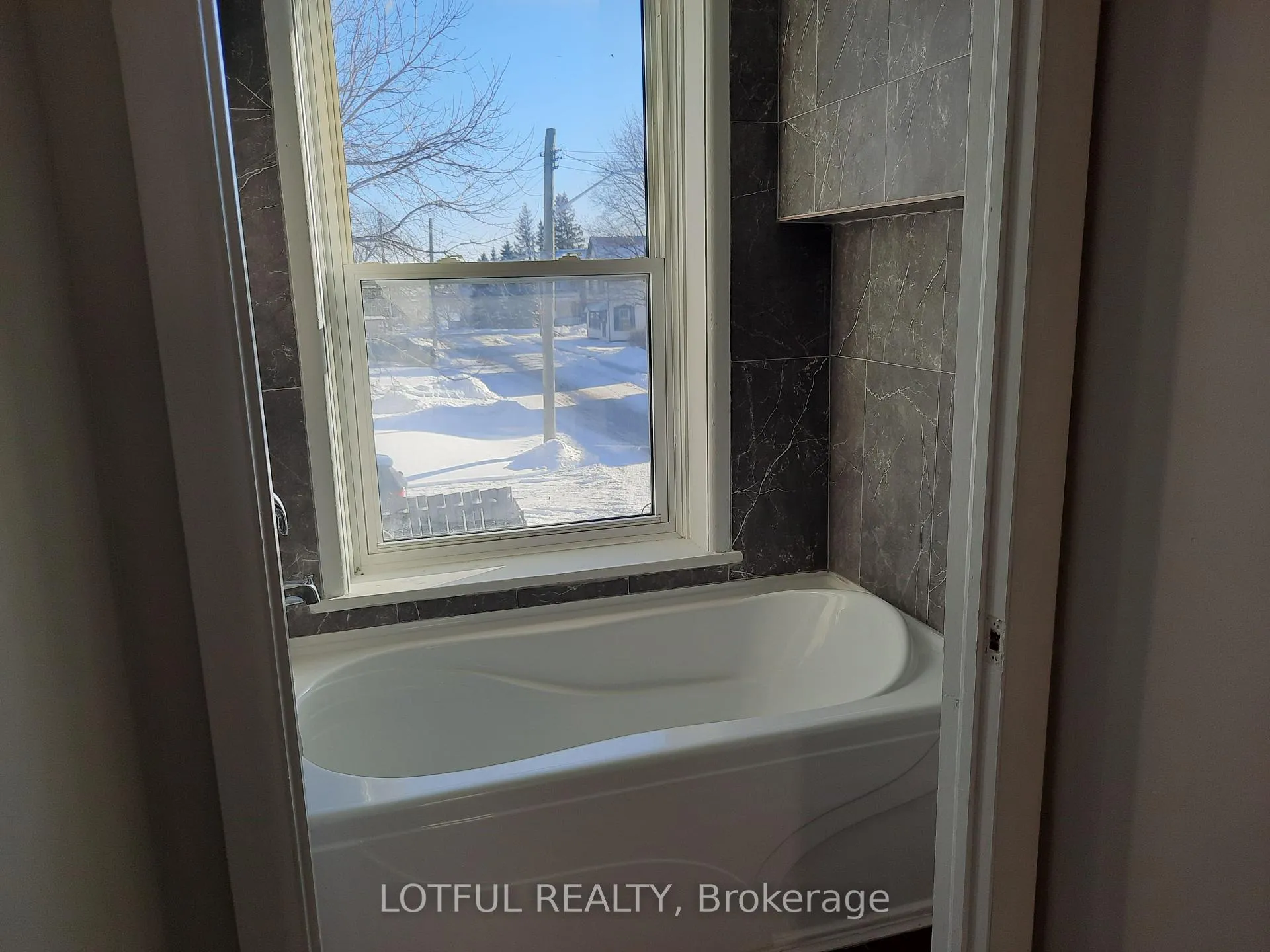 Photo 12 of Unit 3, 2073 Dundas Street, Edwardsburgh/Cardinal, Town of Cardinal — HOMEH
