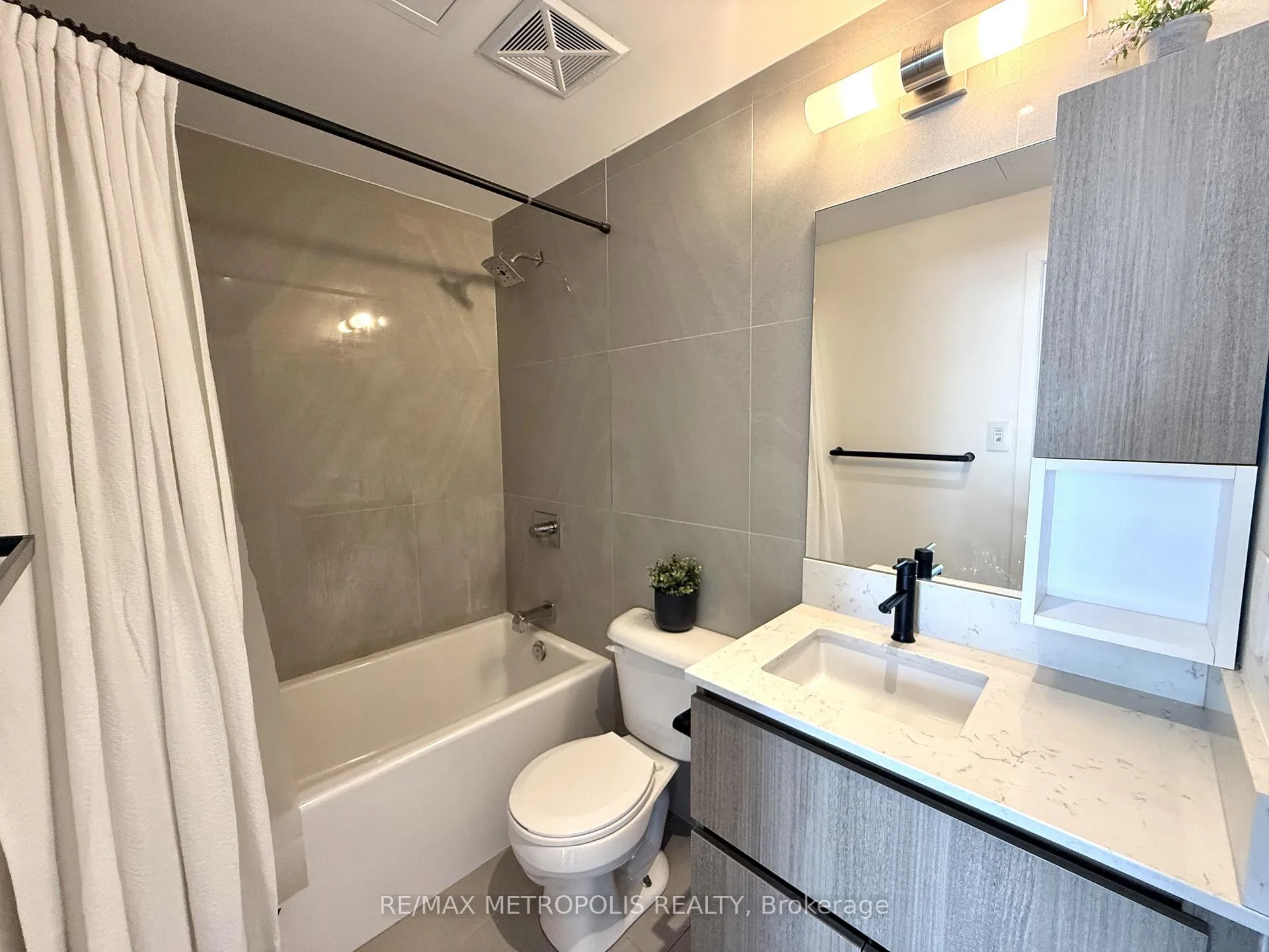 Photo 10 of Unit 520, 30 Baseball Place, Toronto, South Riverdale — HOMEH