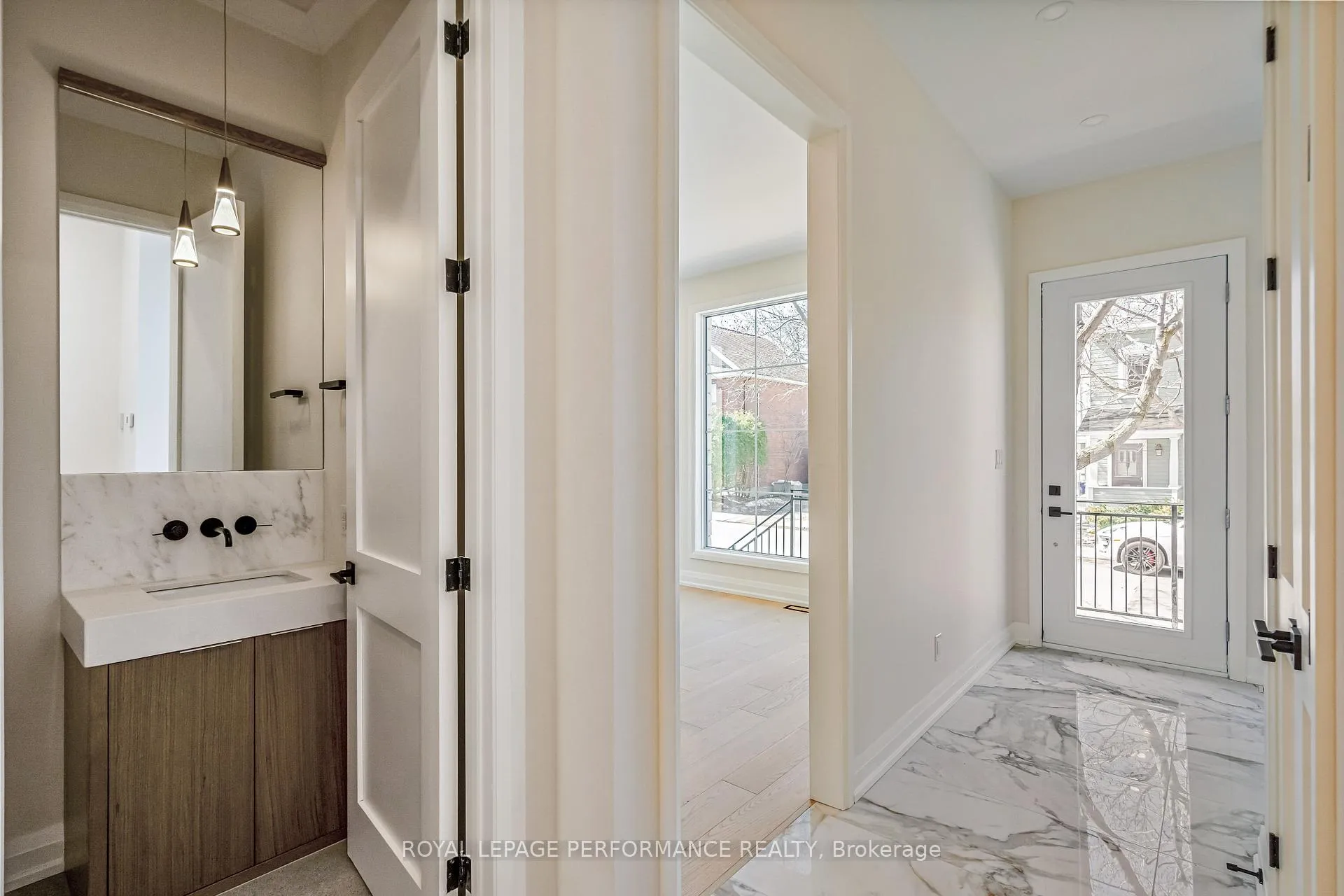 Photo 2 of Unit A, 31 Commanda Way, Ottawa, Lindenlea — HOMEH