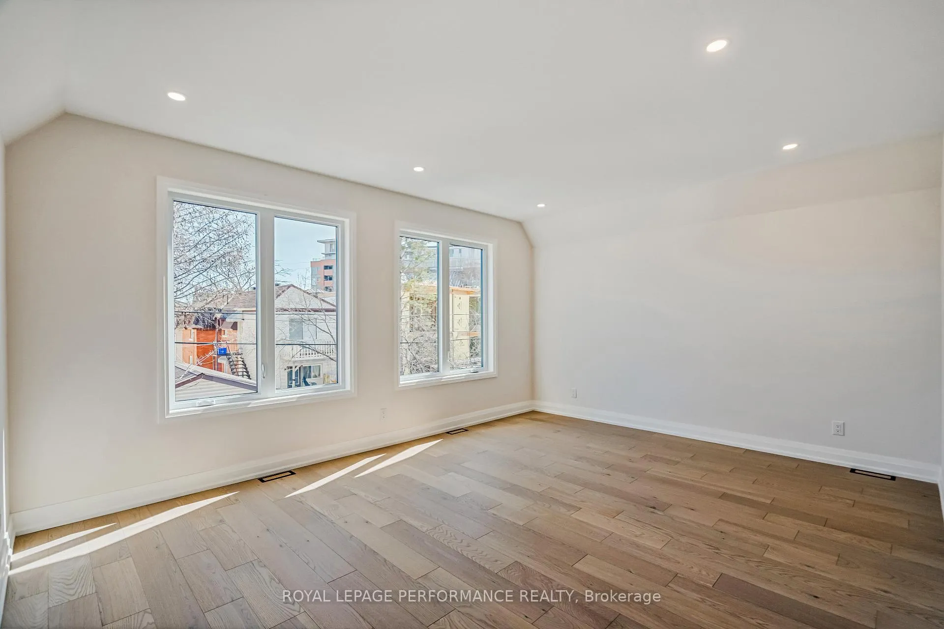 Photo 14 of Unit A, 31 Commanda Way, Ottawa, Lindenlea — HOMEH