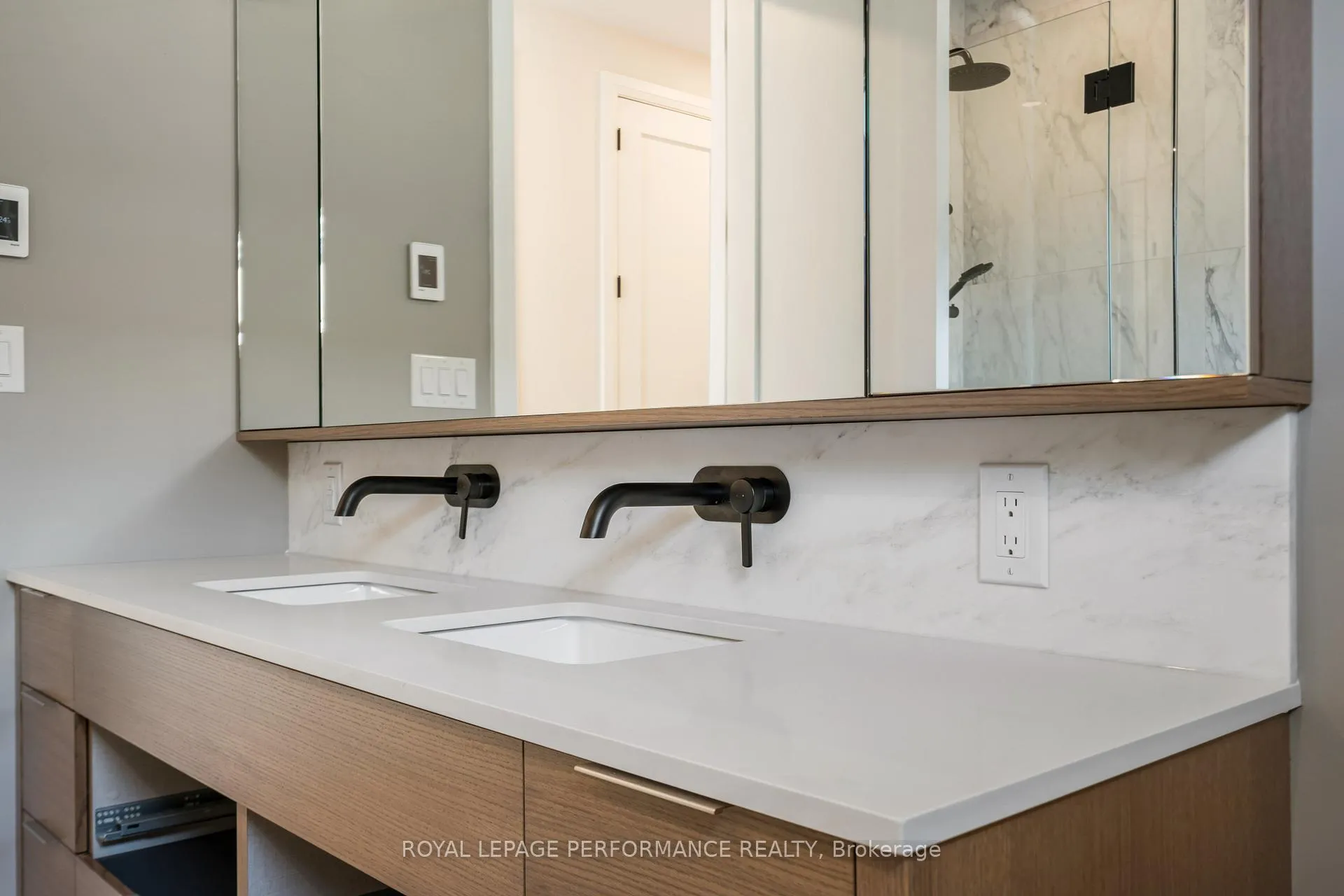 Photo 16 of Unit A, 31 Commanda Way, Ottawa, Lindenlea — HOMEH