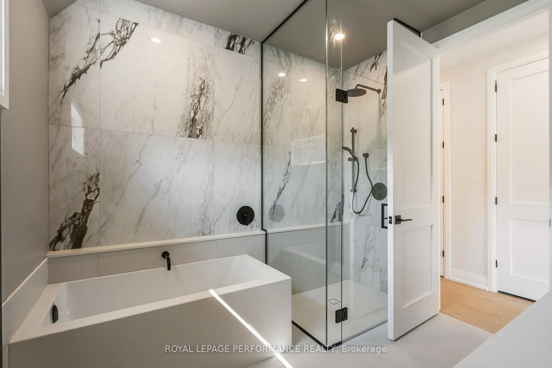 Photo 17 of Unit A, 31 Commanda Way, Ottawa, Lindenlea — HOMEH