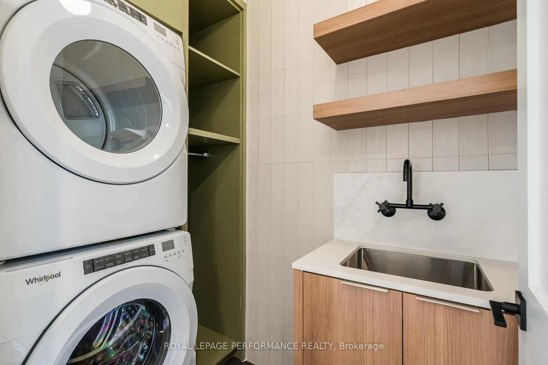 Photo 21 of Unit A, 31 Commanda Way, Ottawa, Lindenlea — HOMEH