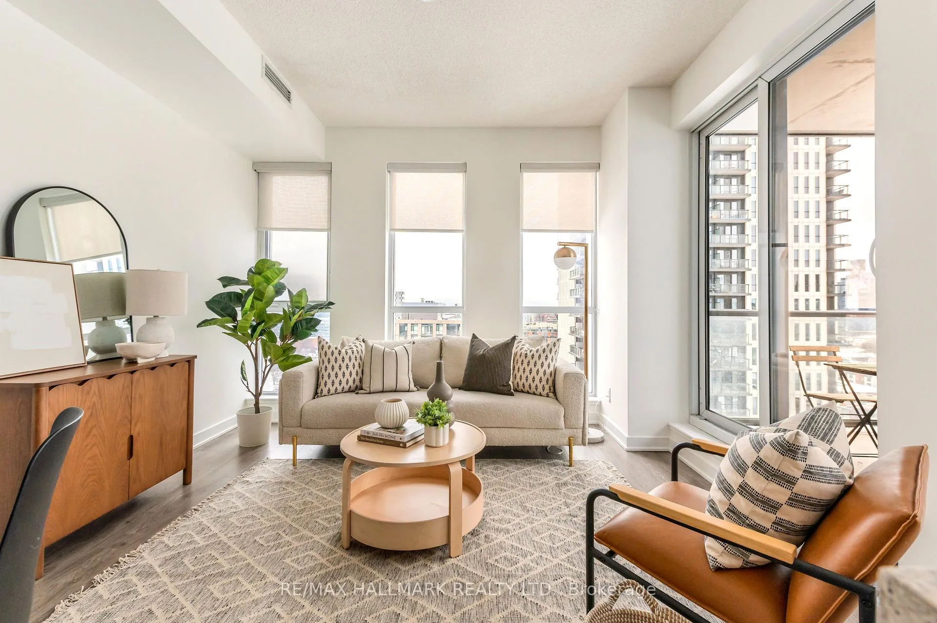 Photo 3 of Unit 1406, 170 Sumach Street, Toronto, Regent Park — HOMEH