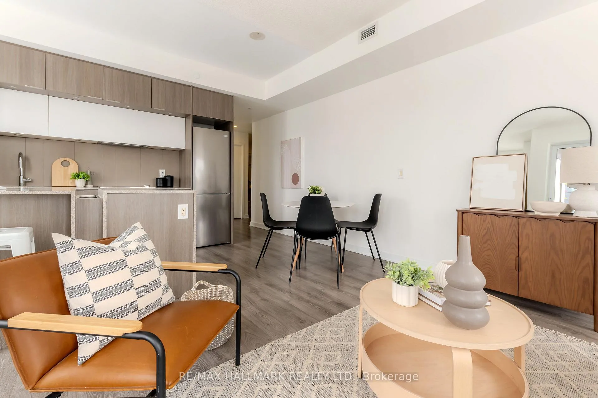 Photo 4 of Unit 1406, 170 Sumach Street, Toronto, Regent Park — HOMEH
