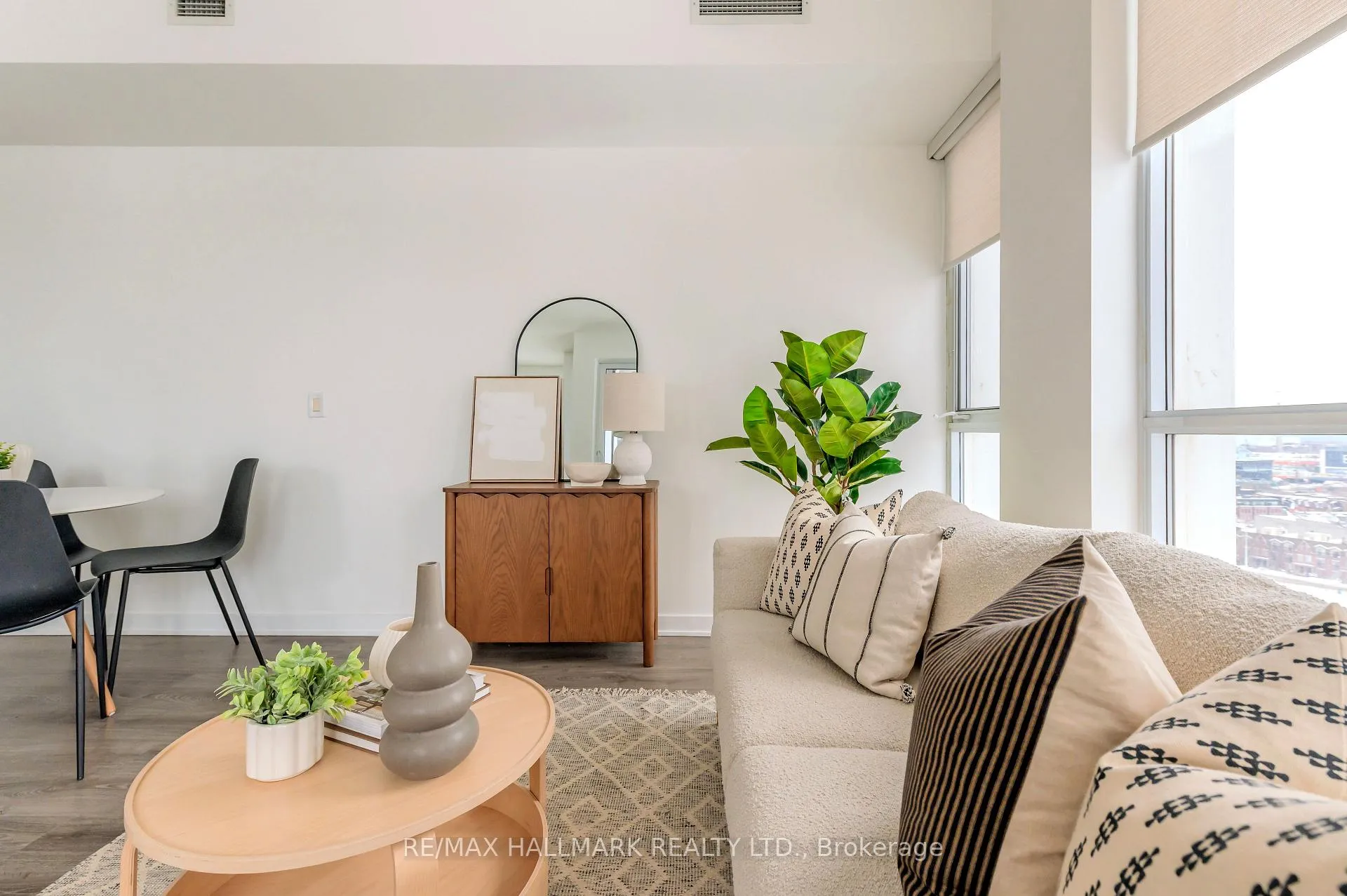 Photo 5 of Unit 1406, 170 Sumach Street, Toronto, Regent Park — HOMEH