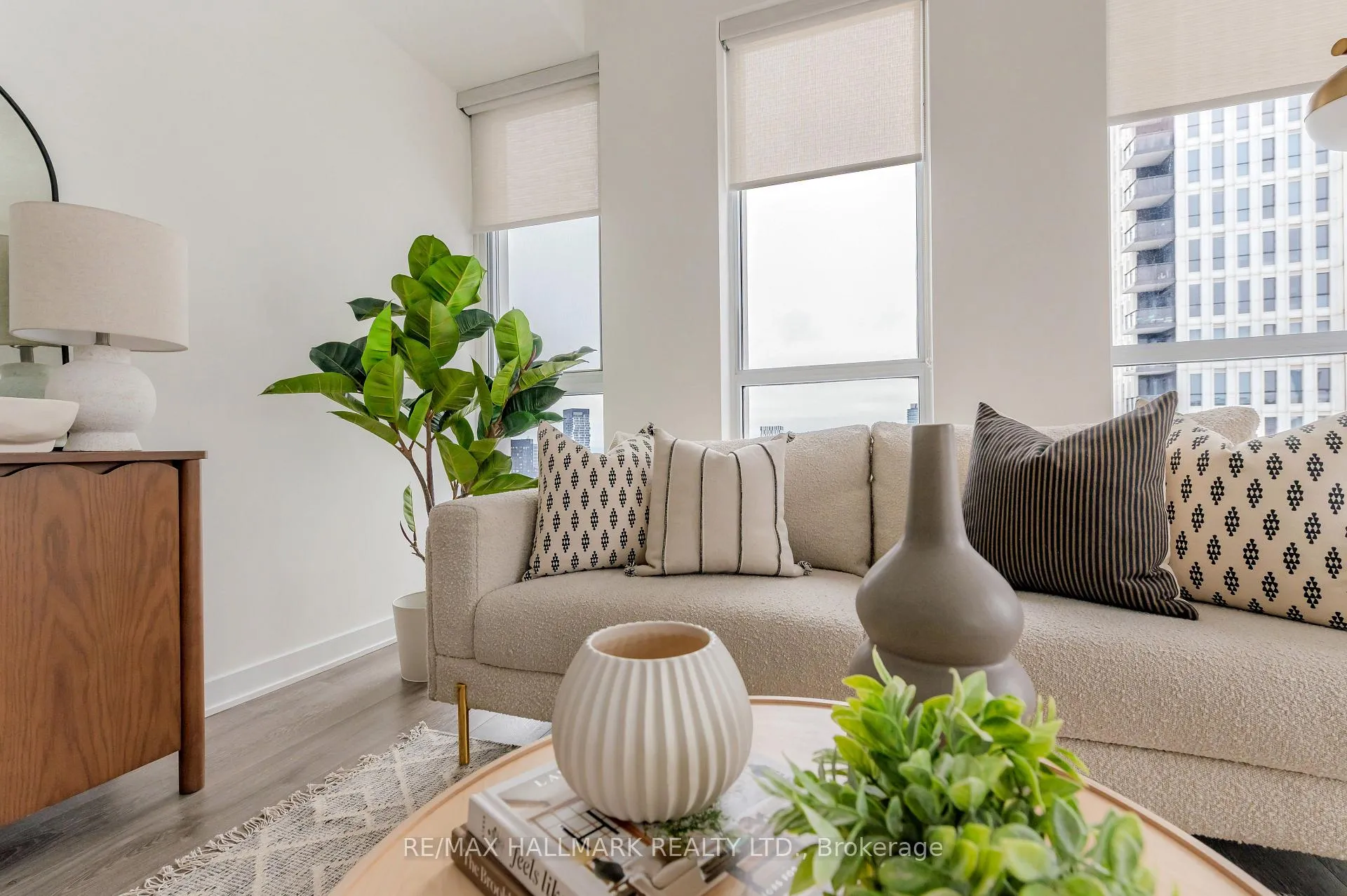 Photo 7 of Unit 1406, 170 Sumach Street, Toronto, Regent Park — HOMEH
